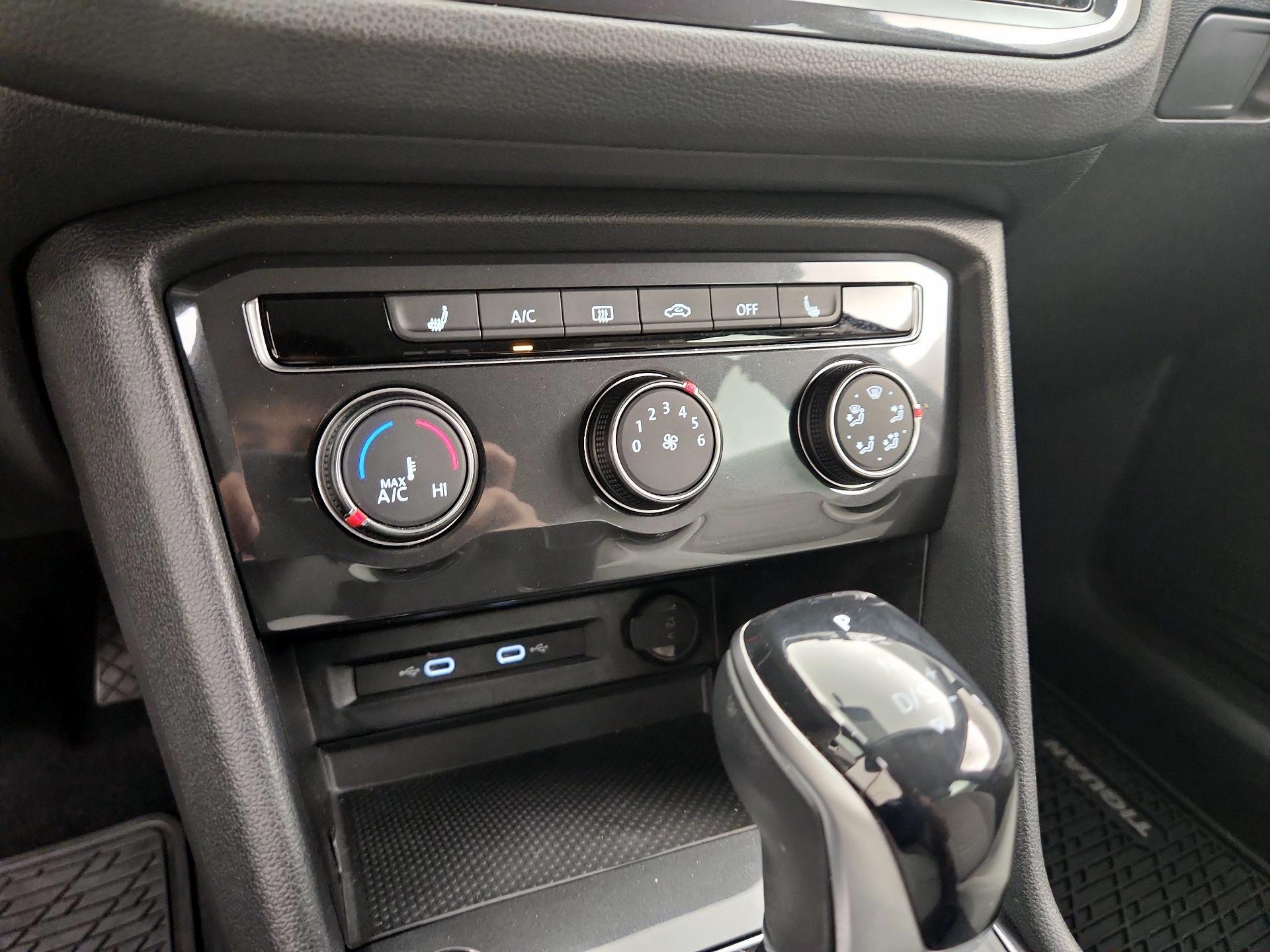 Thumbnail: 2022 Volkswagen Tiguan - 16