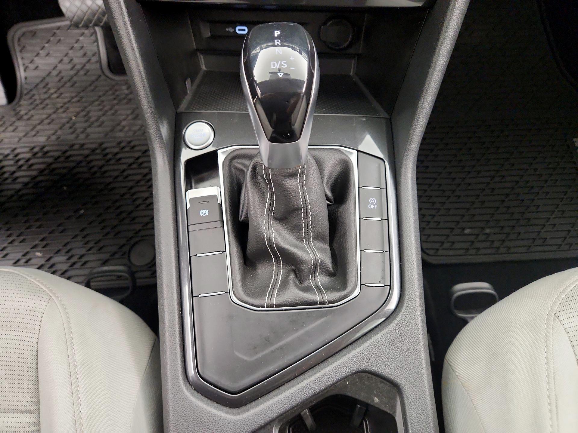 Thumbnail: 2022 Volkswagen Tiguan - 17