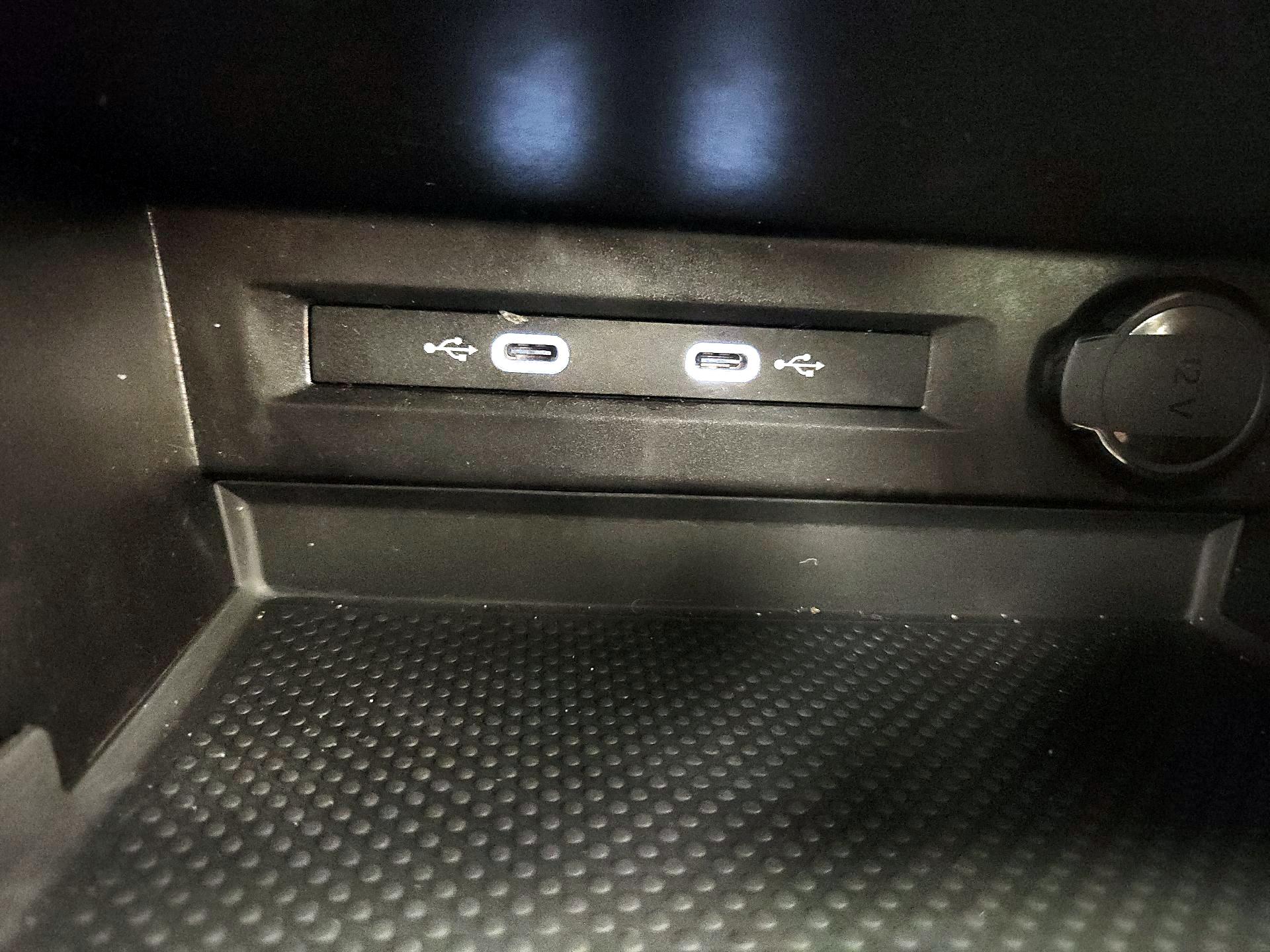 Thumbnail: 2022 Volkswagen Tiguan - 18