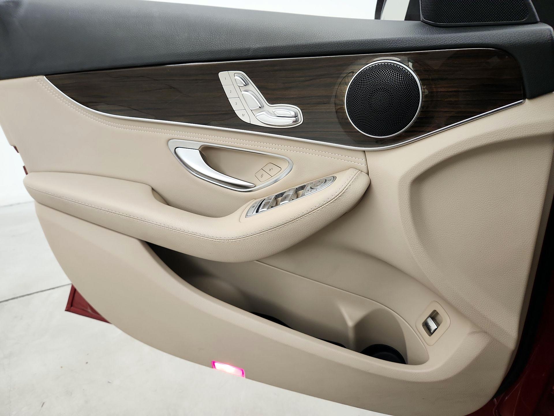 Thumbnail: 2016 Mercedes-Benz C-Class - 12