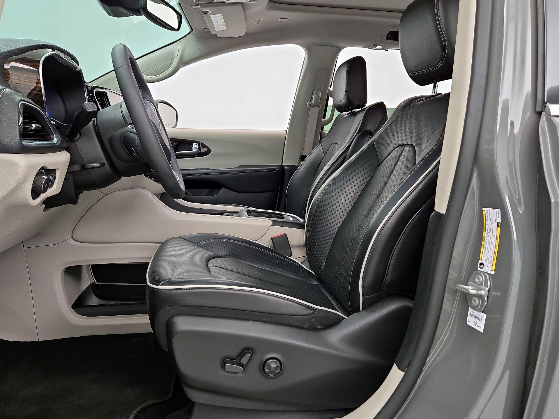 Thumbnail: 2022 Chrysler Pacifica - 11