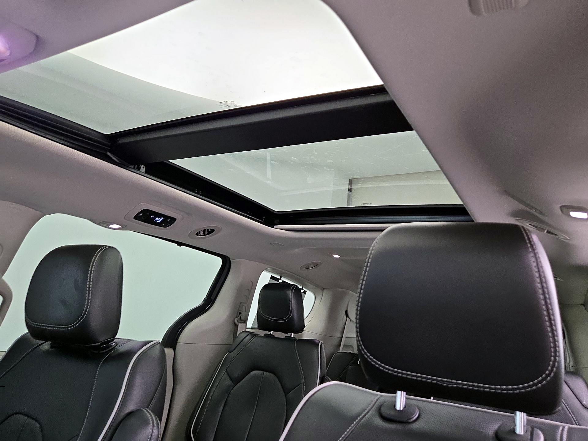 Thumbnail: 2022 Chrysler Pacifica - 20
