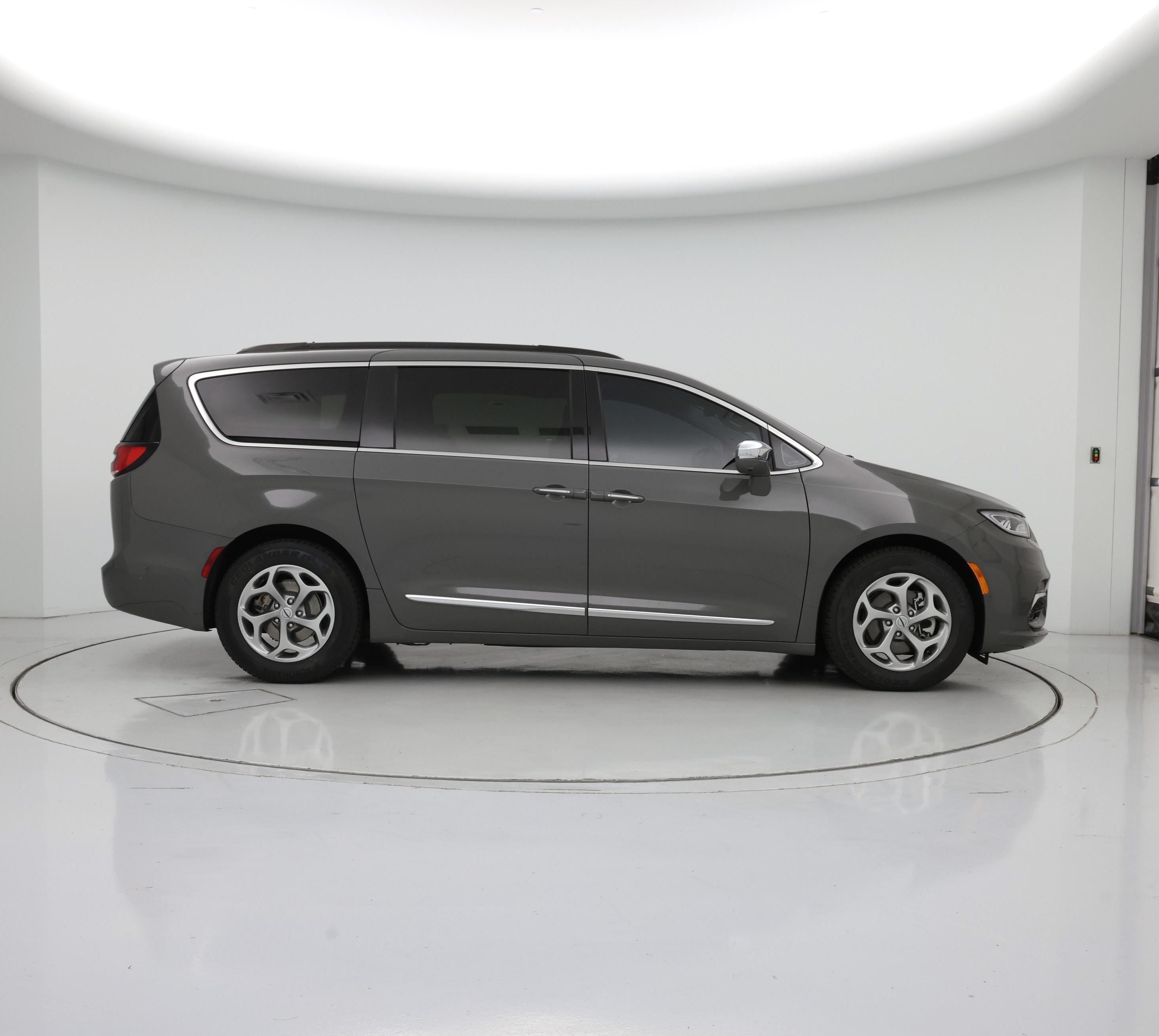 Thumbnail: 2022 Chrysler Pacifica - 7