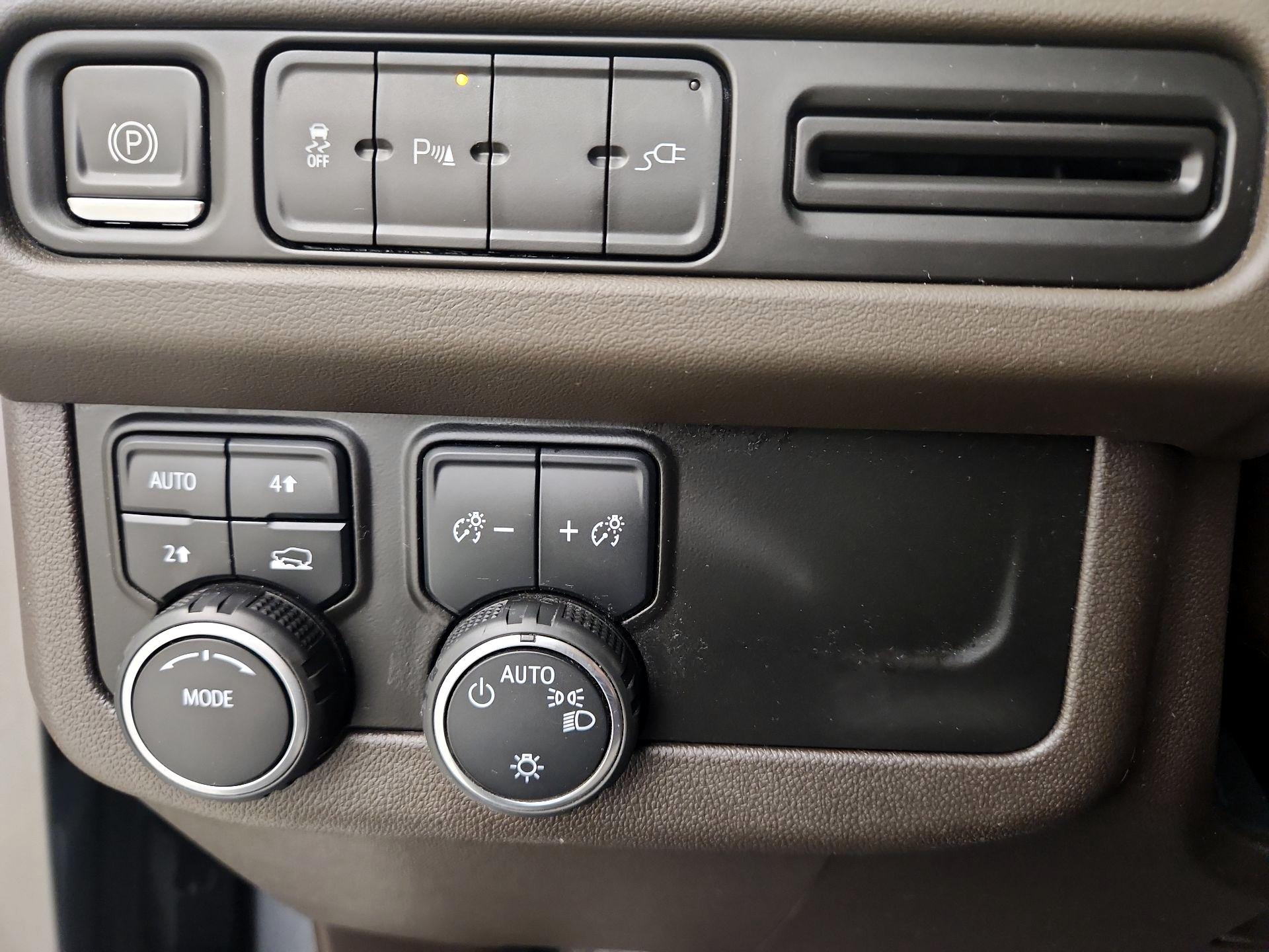 Thumbnail: 2021 Chevrolet Suburban - 13