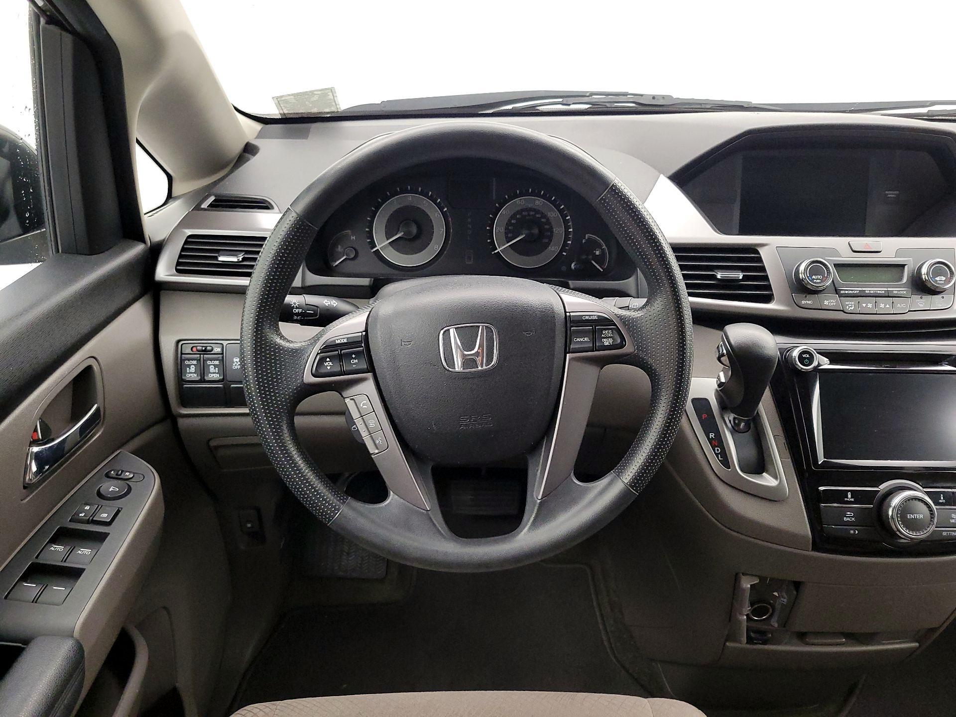Thumbnail: 2015 Honda Odyssey - 10