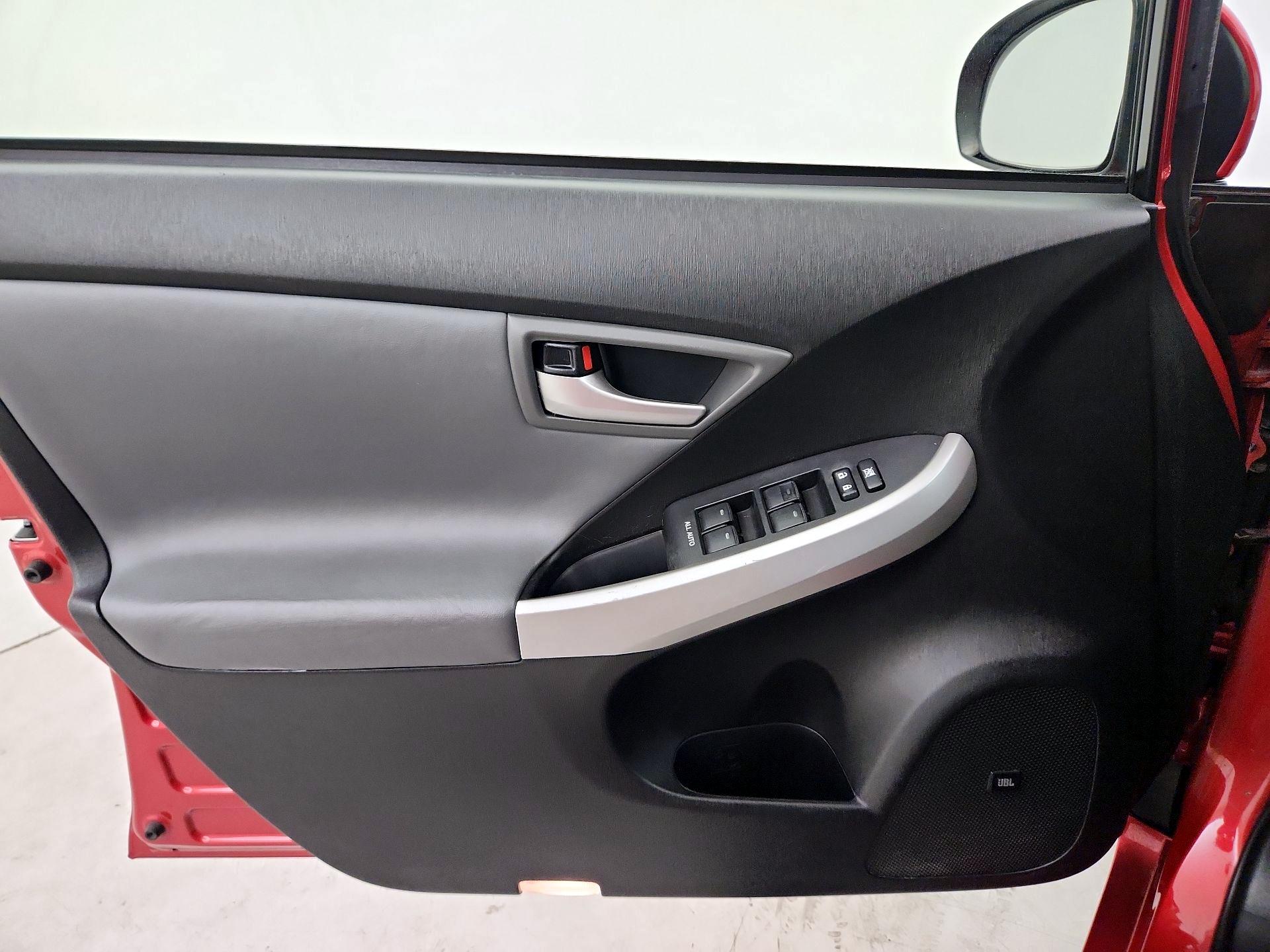 Thumbnail: 2015 Toyota Prius - 12