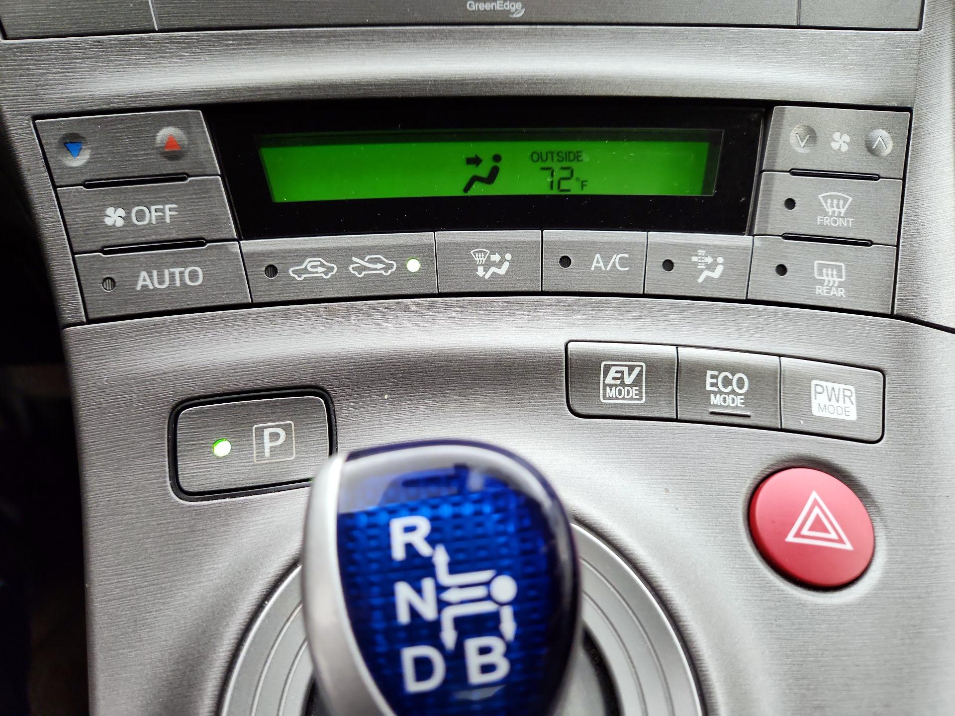 Thumbnail: 2015 Toyota Prius - 16