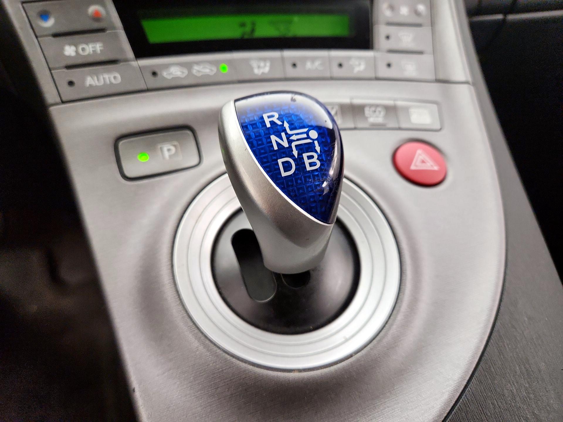 Thumbnail: 2015 Toyota Prius - 17