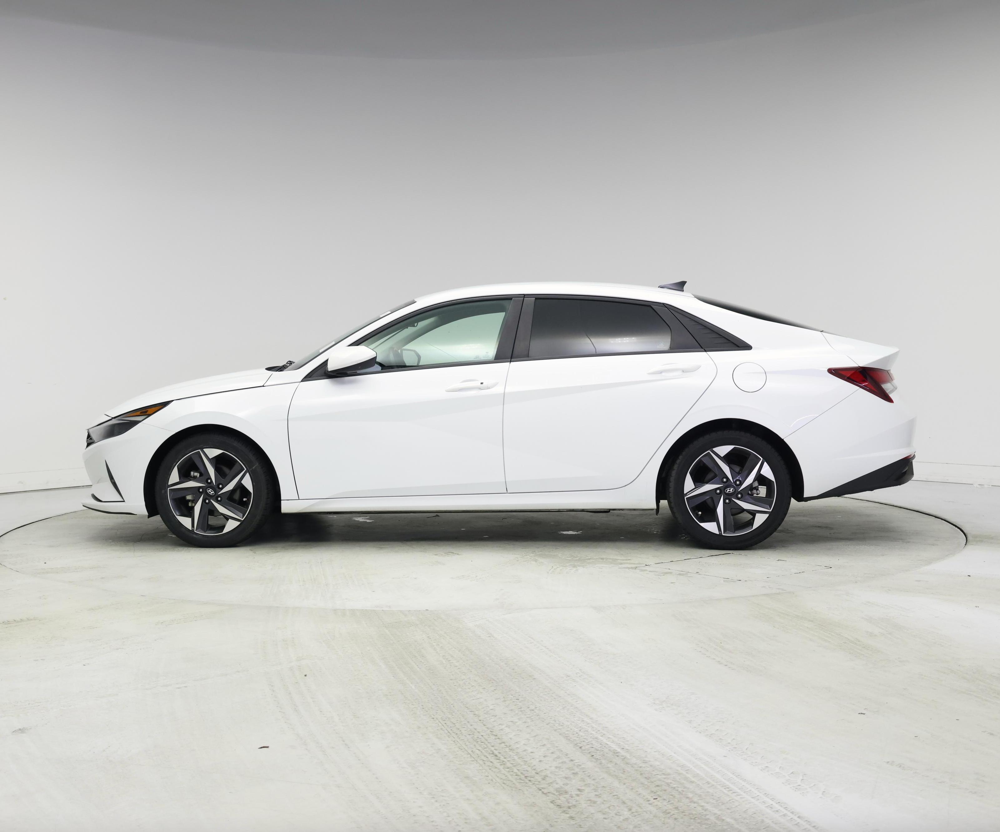 Thumbnail: 2023 Hyundai Elantra - 3