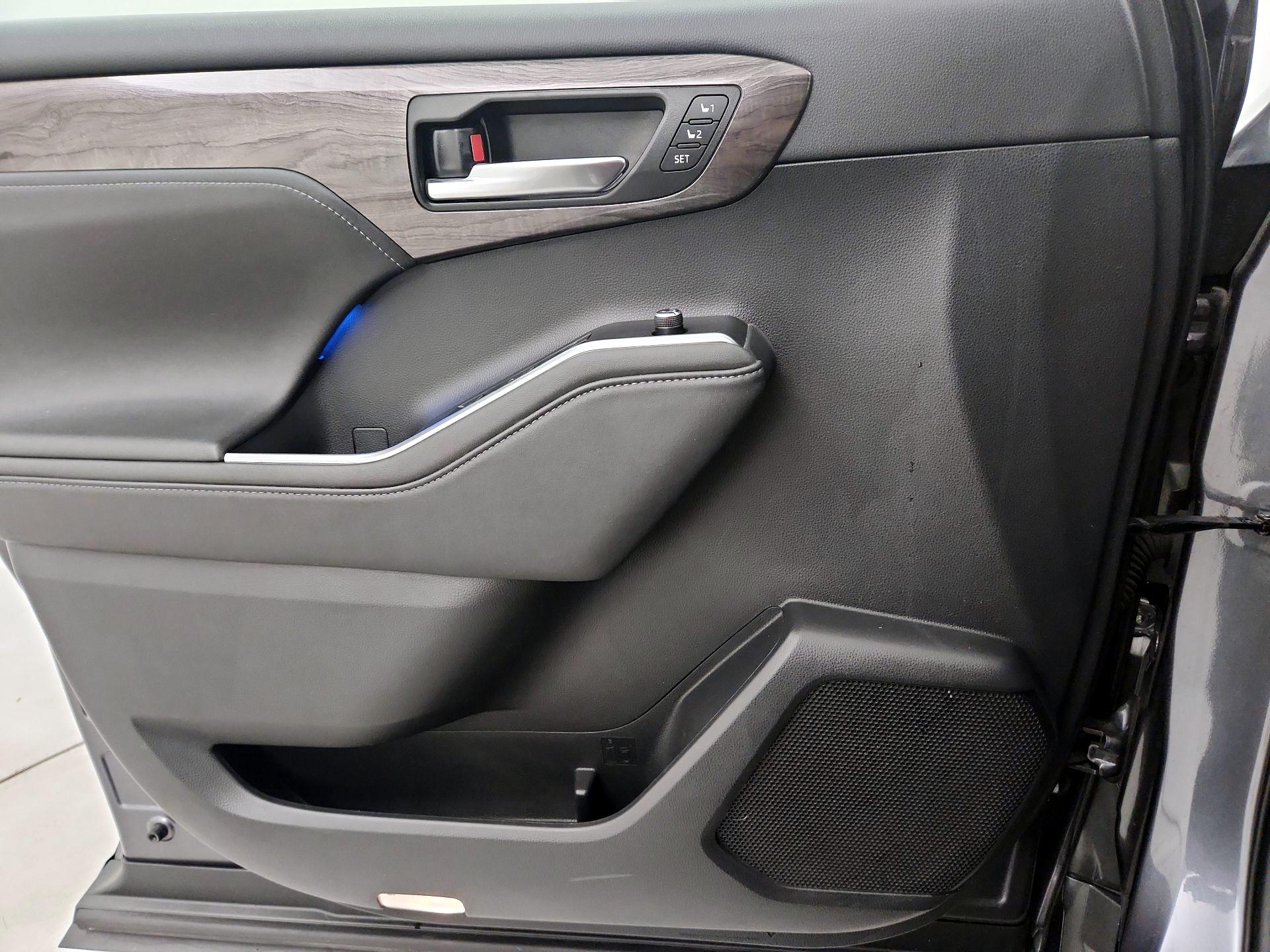Thumbnail: 2020 Toyota Highlander - 12