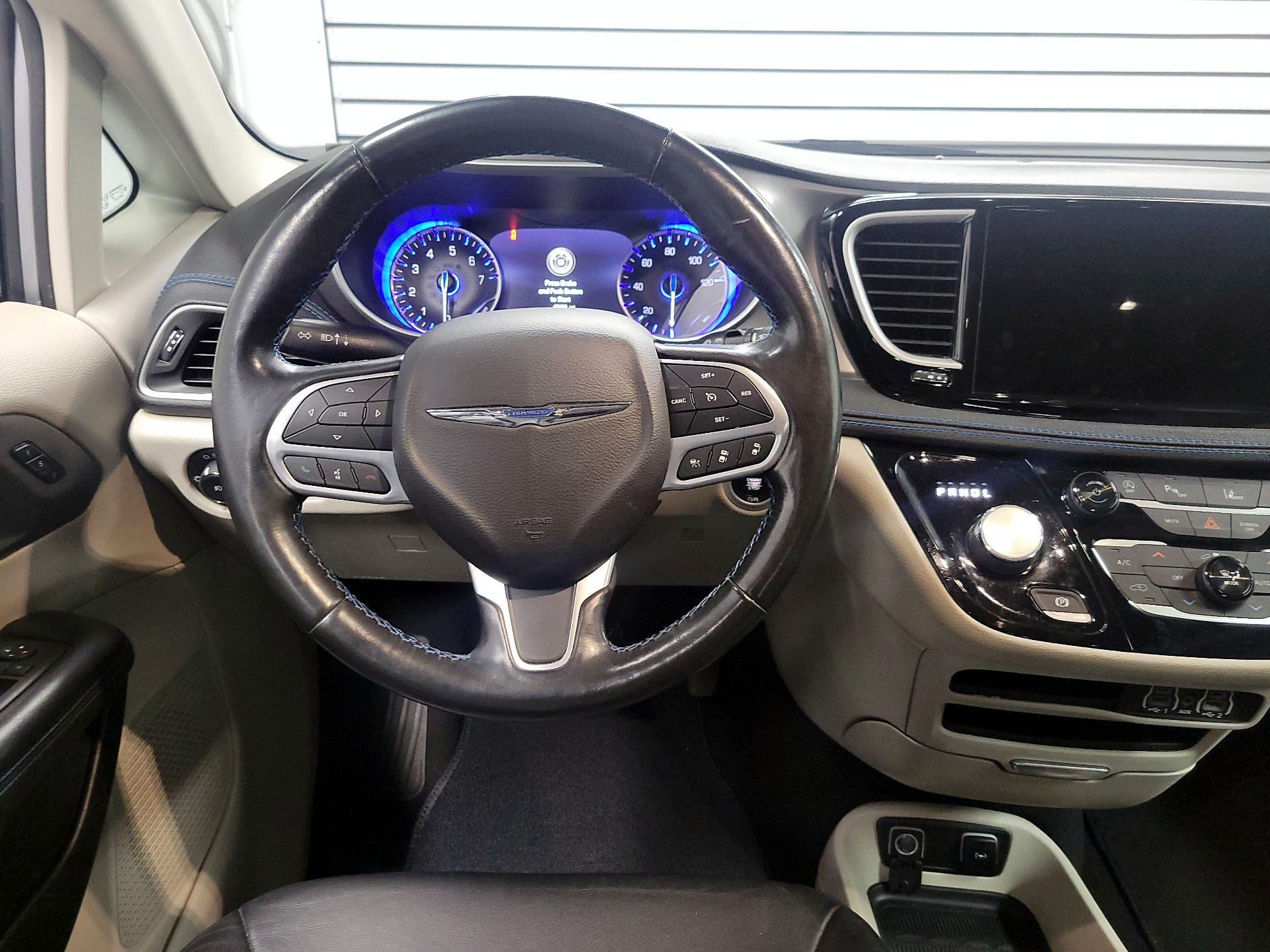 Thumbnail: 2021 Chrysler Pacifica - 10