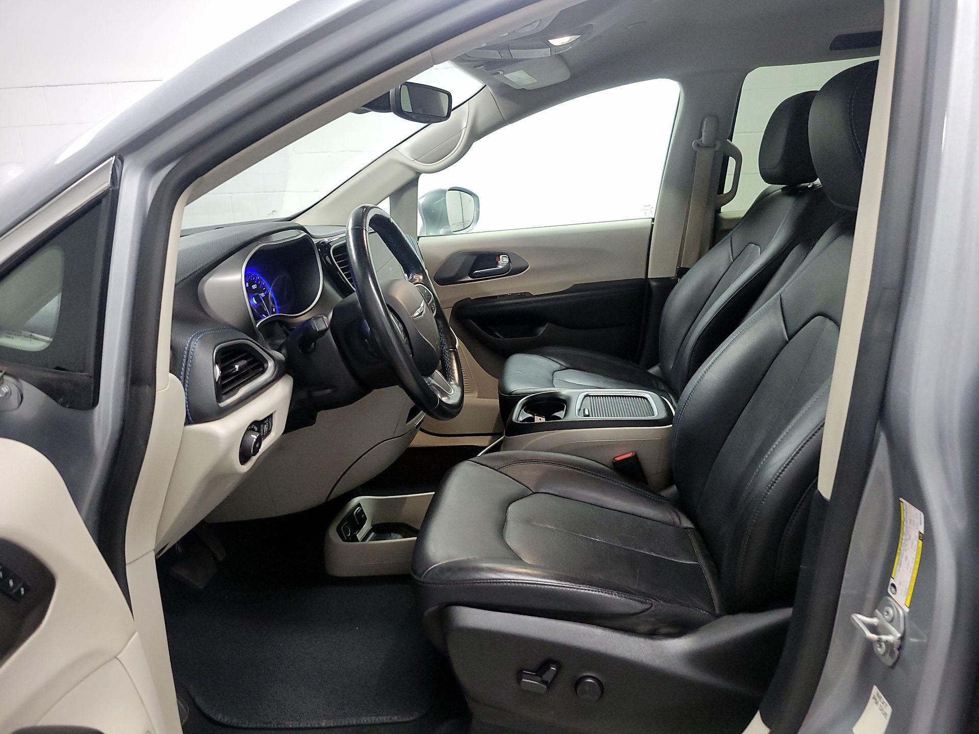 Thumbnail: 2021 Chrysler Pacifica - 11