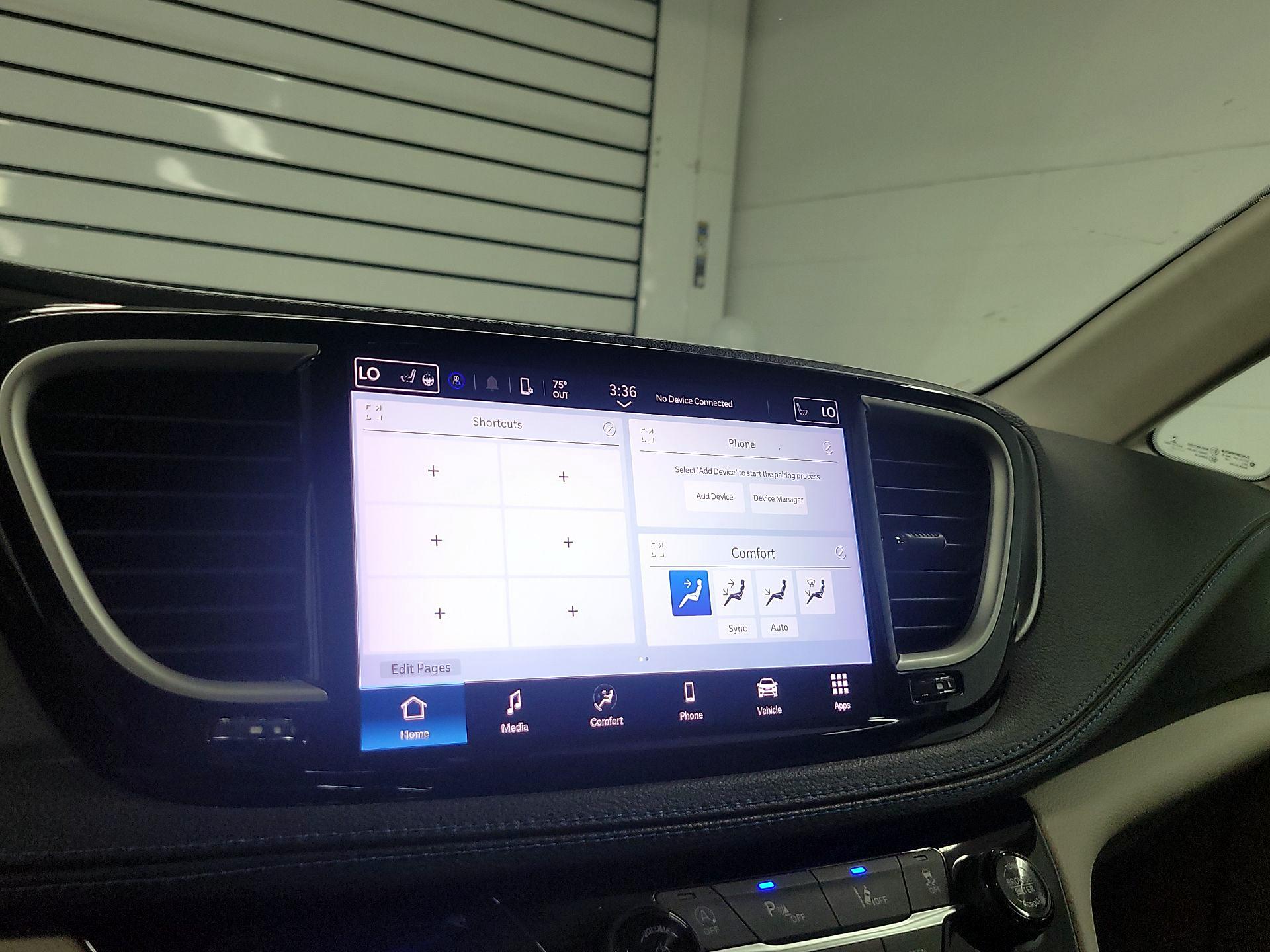 Thumbnail: 2021 Chrysler Pacifica - 14