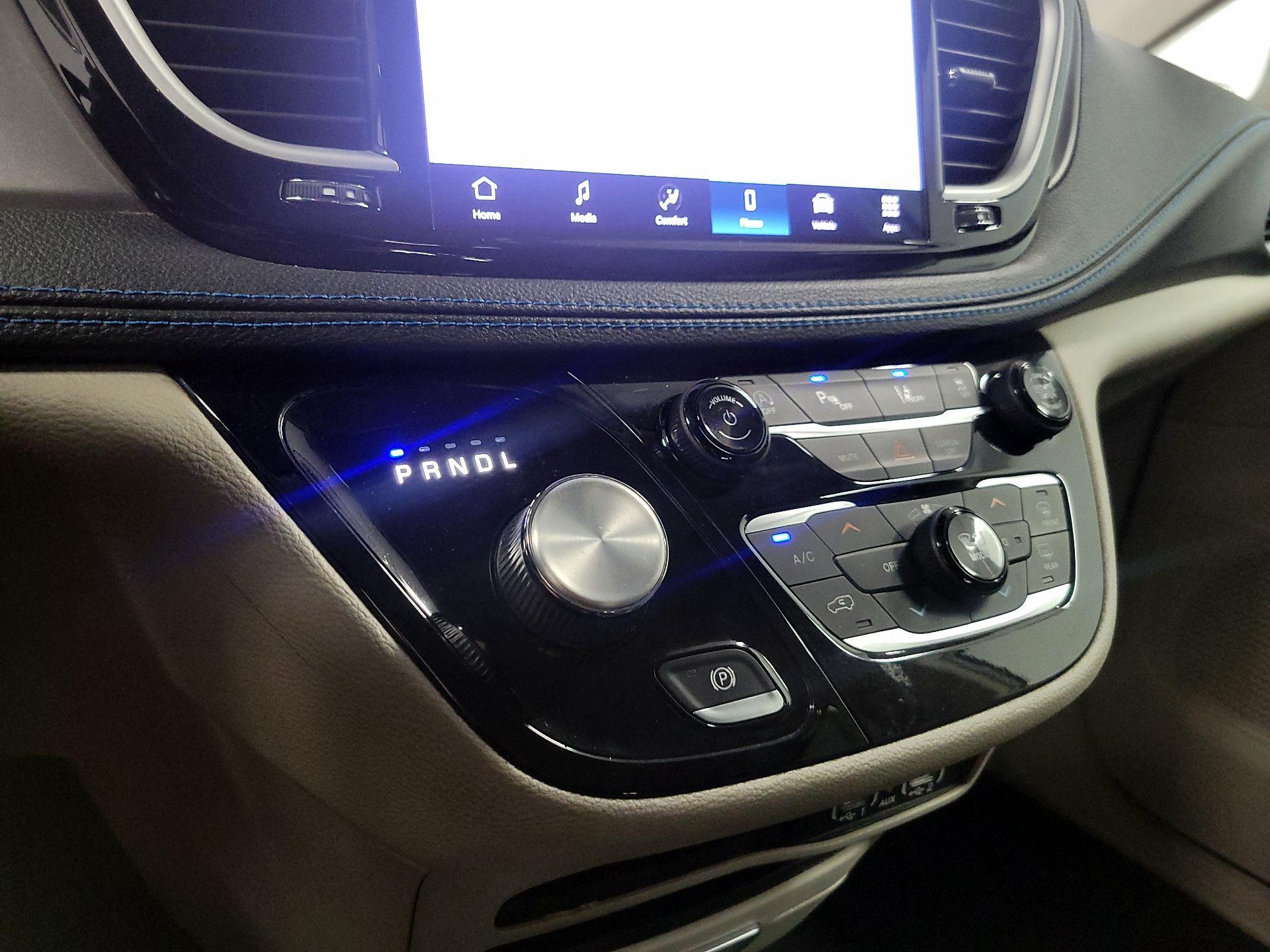 Thumbnail: 2021 Chrysler Pacifica - 16