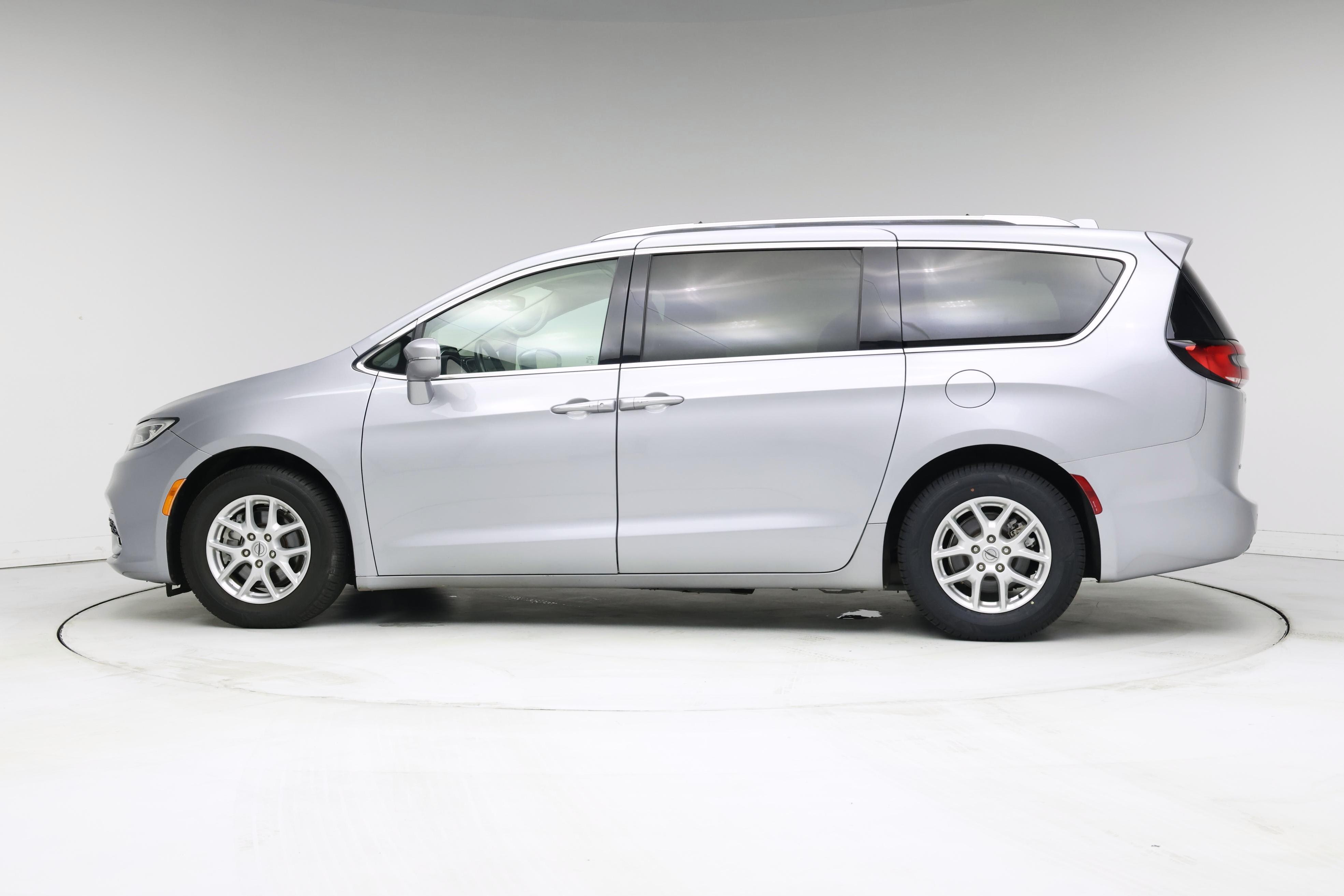 Thumbnail: 2021 Chrysler Pacifica - 3