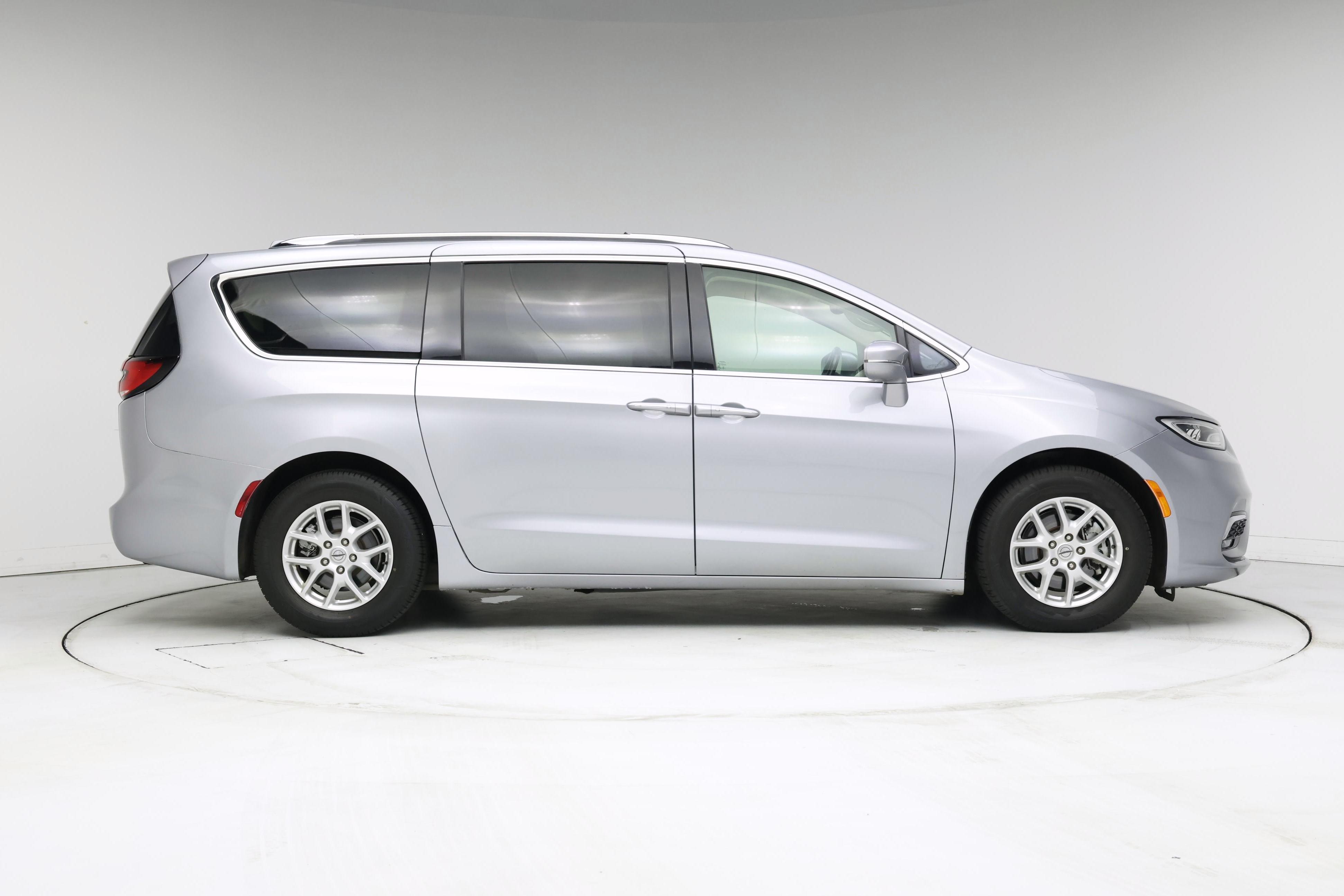 Thumbnail: 2021 Chrysler Pacifica - 7
