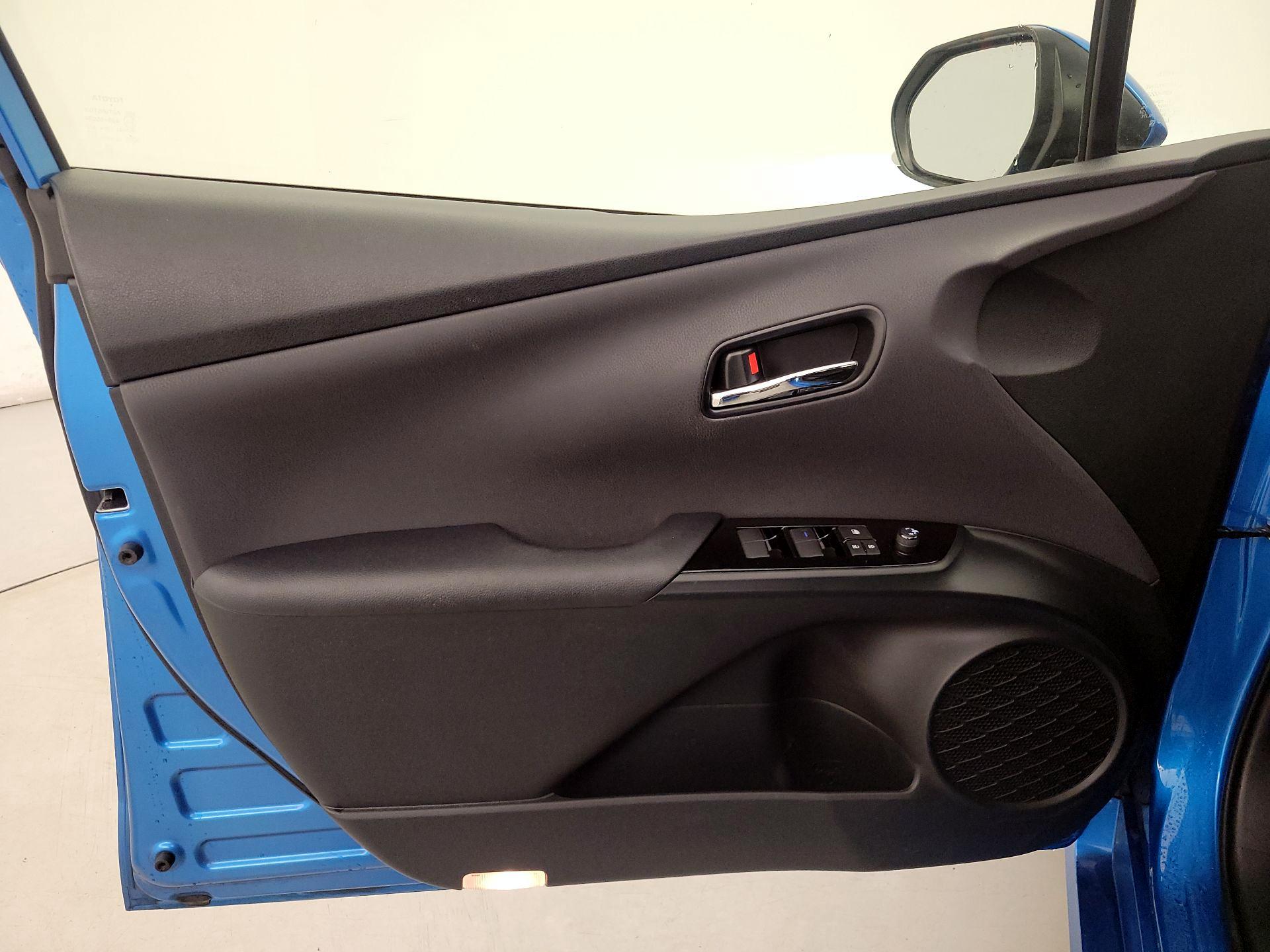 Thumbnail: 2022 Toyota Prius - 12