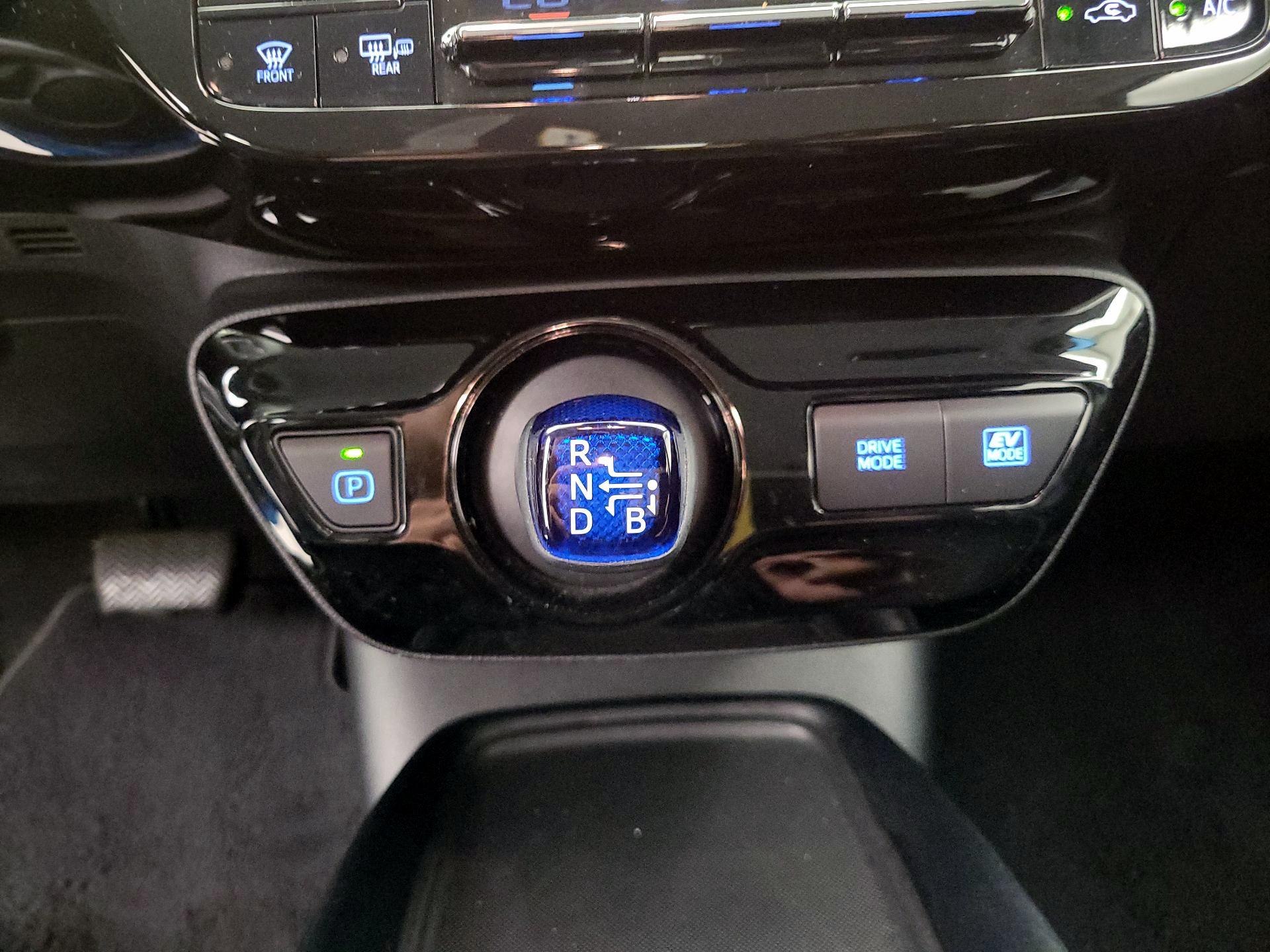 Thumbnail: 2022 Toyota Prius - 17