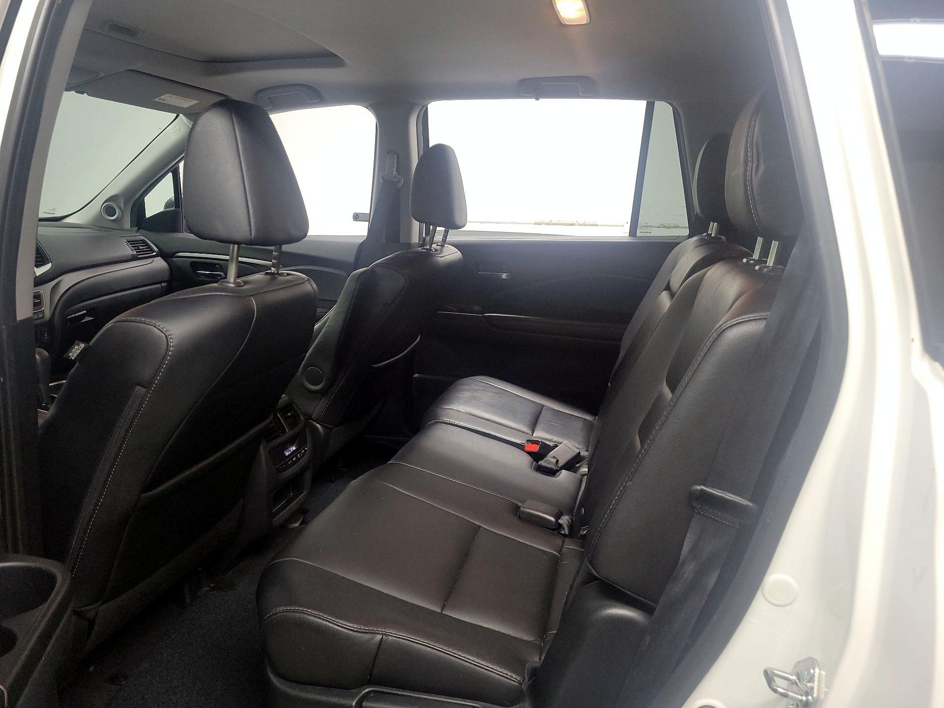Thumbnail: 2017 Honda Pilot - 17