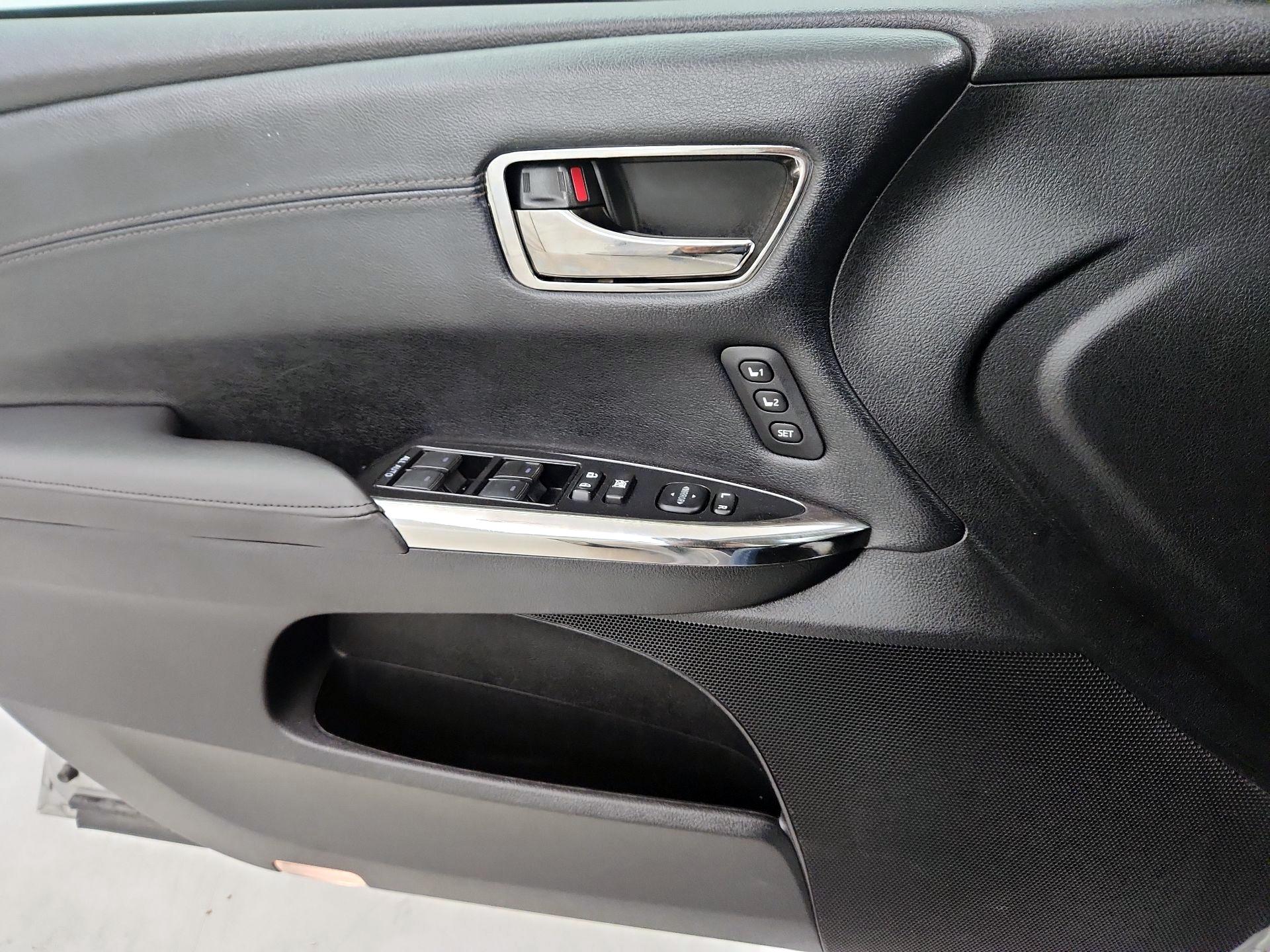 Thumbnail: 2015 Toyota Avalon - 12