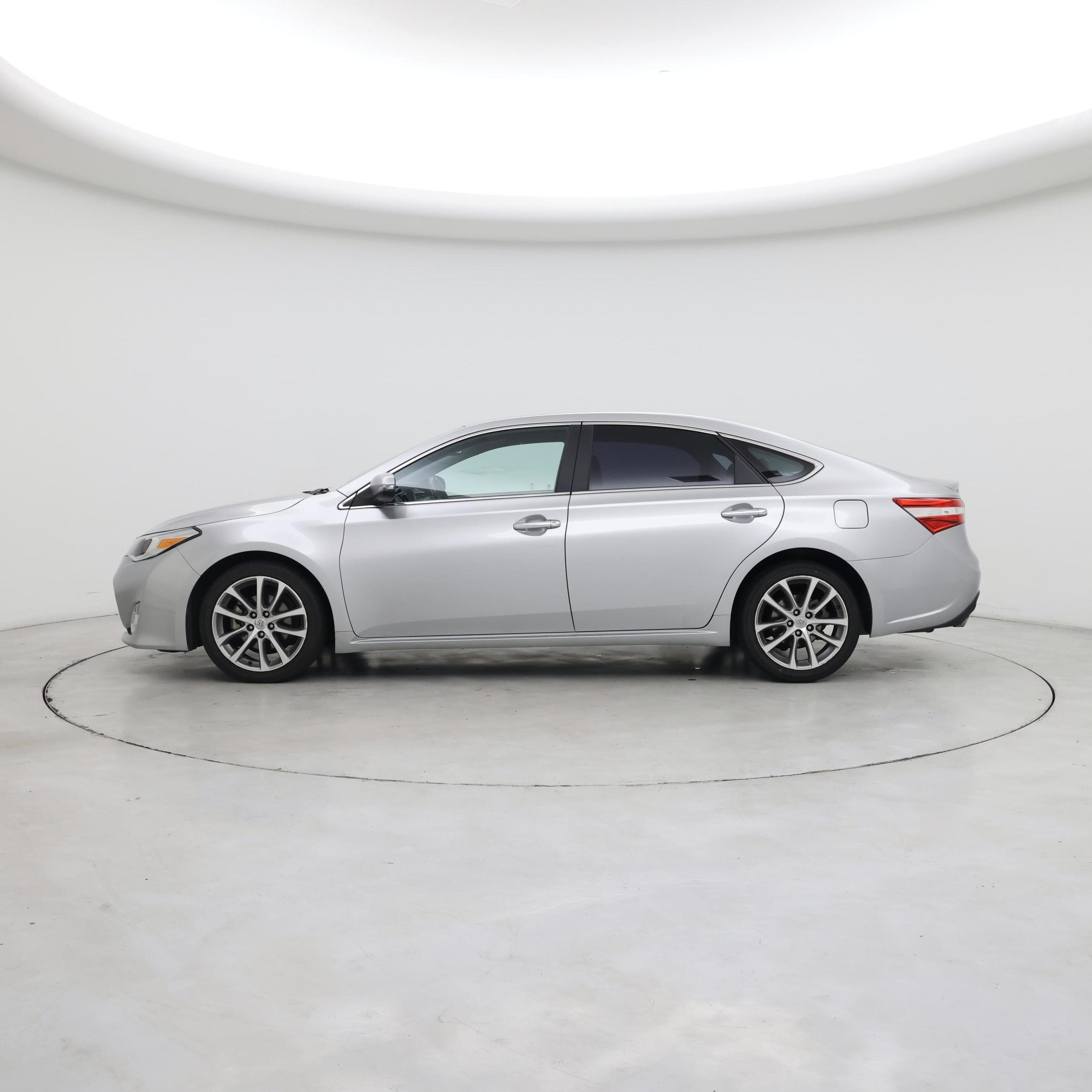 Thumbnail: 2015 Toyota Avalon - 3