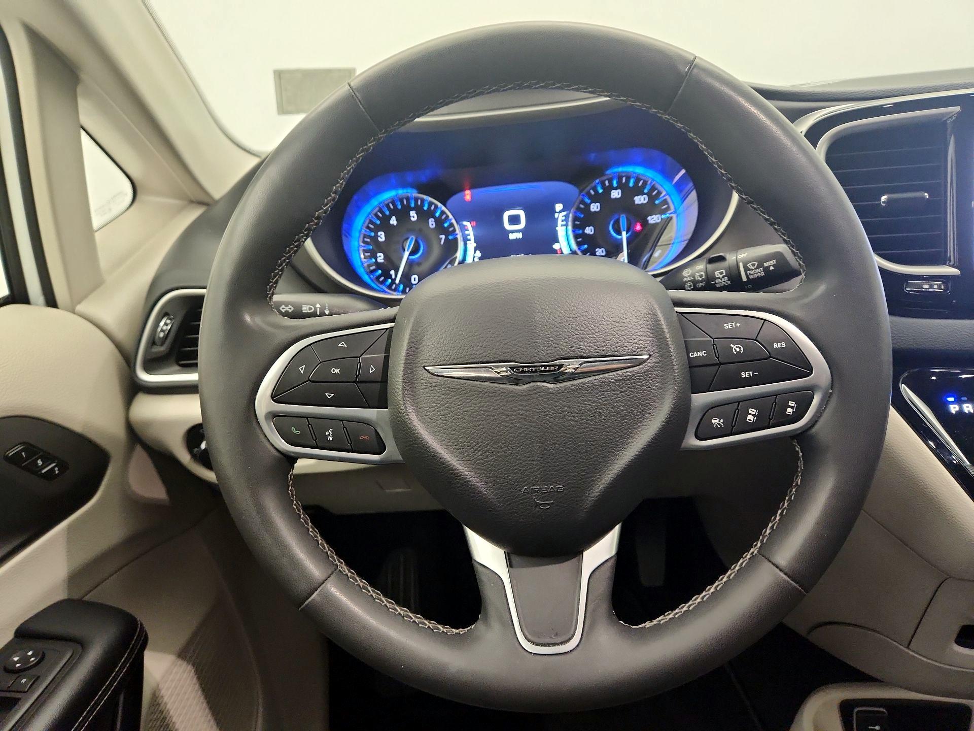 Thumbnail: 2023 Chrysler Pacifica - 10
