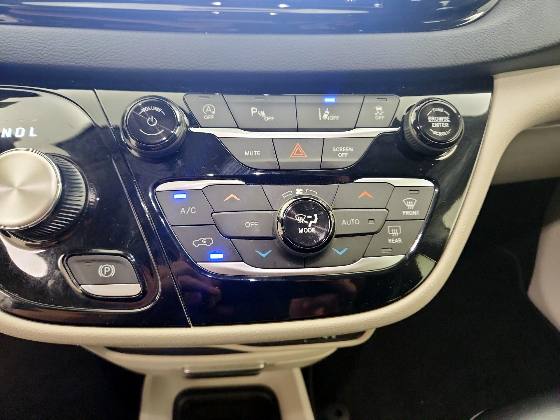 Thumbnail: 2023 Chrysler Pacifica - 16