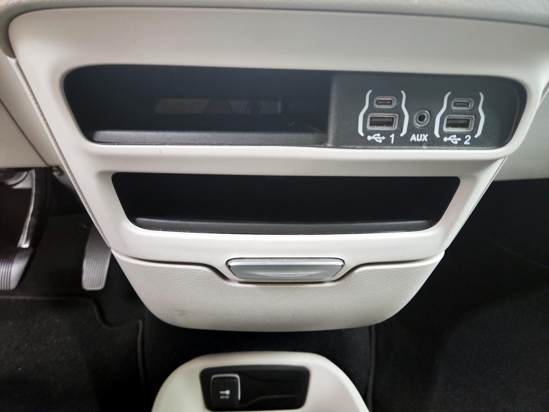 Thumbnail: 2023 Chrysler Pacifica - 18