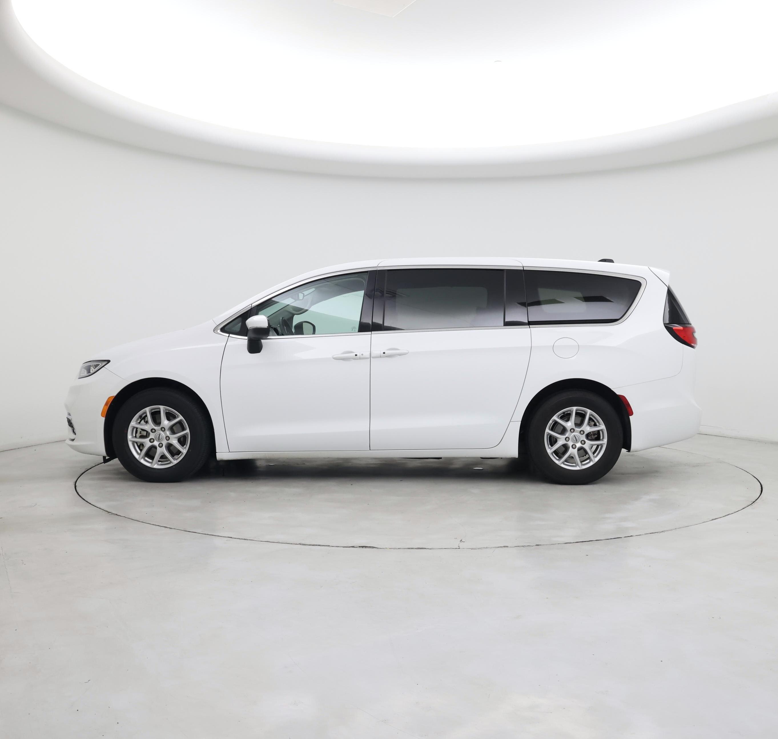 Thumbnail: 2023 Chrysler Pacifica - 3