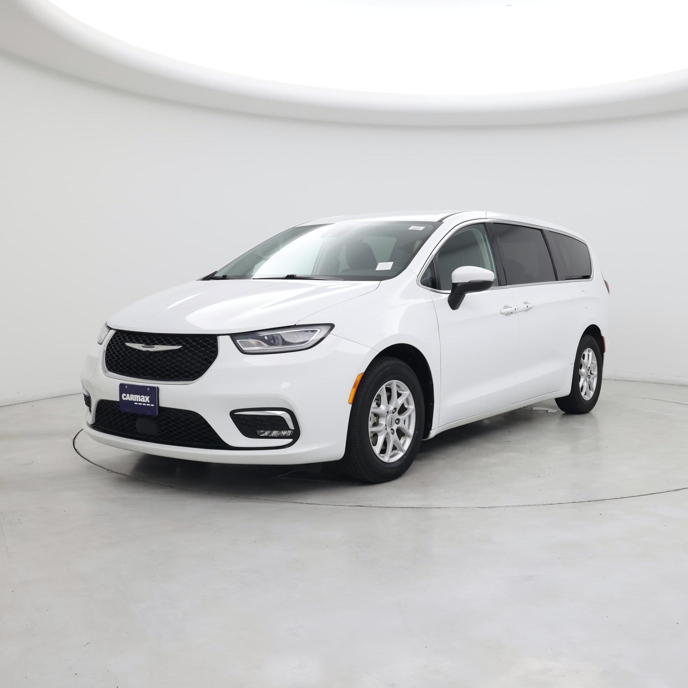 Thumbnail: 2023 Chrysler Pacifica - 4
