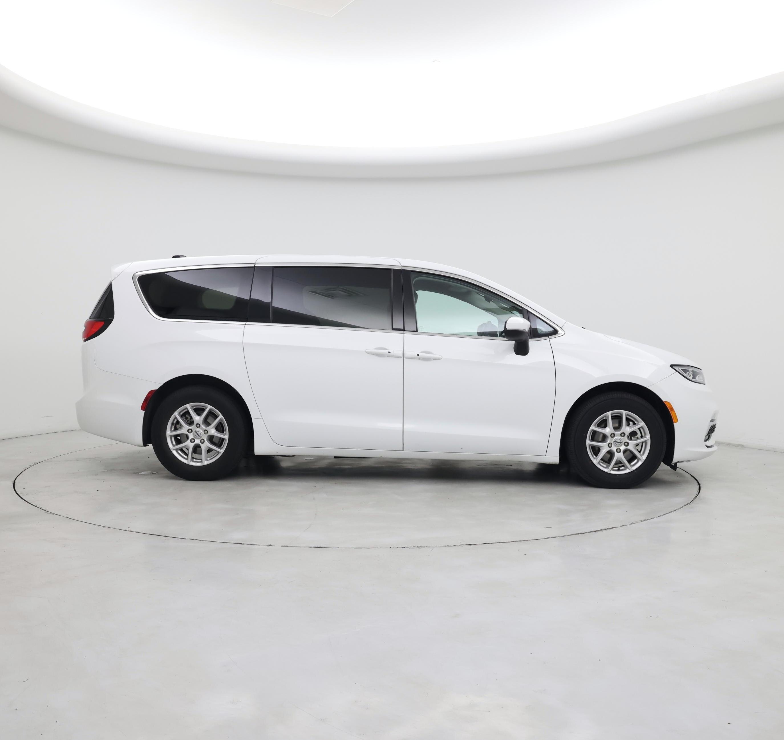 Thumbnail: 2023 Chrysler Pacifica - 7