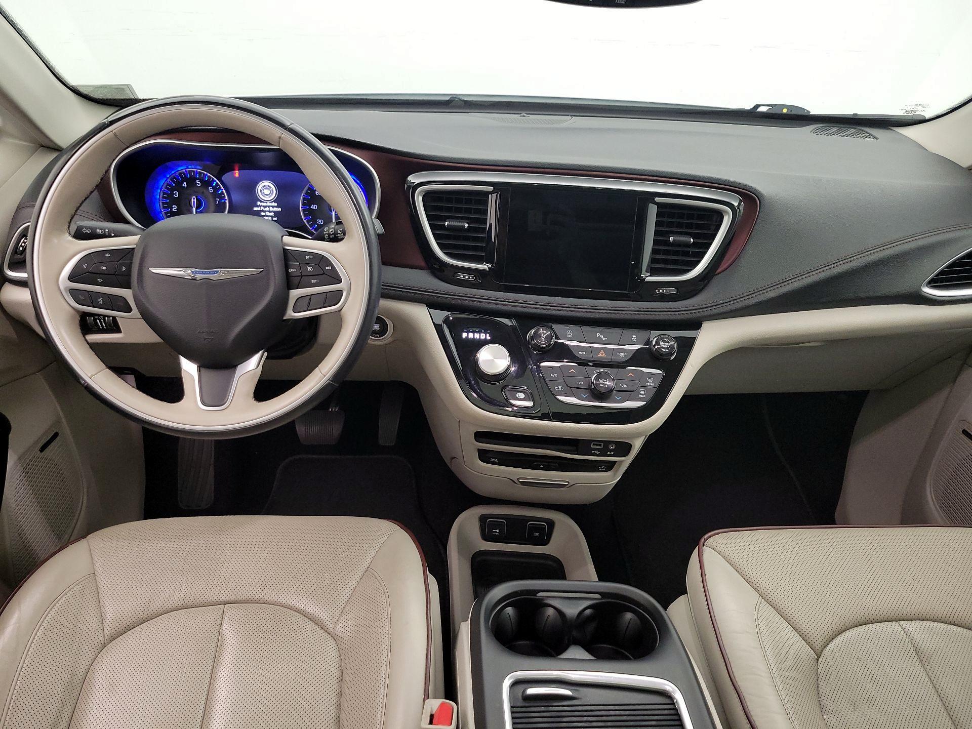 Thumbnail: 2018 Chrysler Pacifica - 9