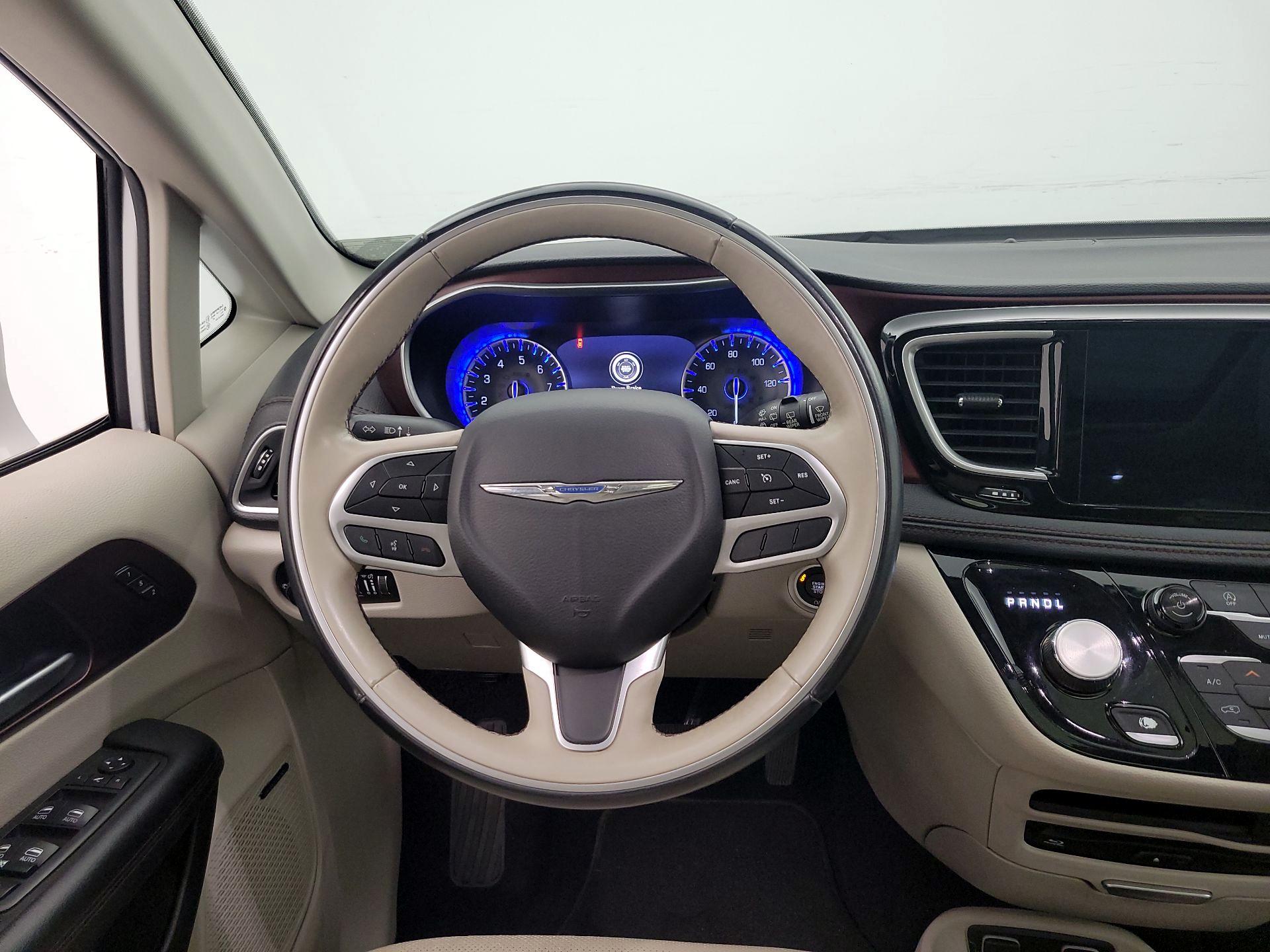 Thumbnail: 2018 Chrysler Pacifica - 10