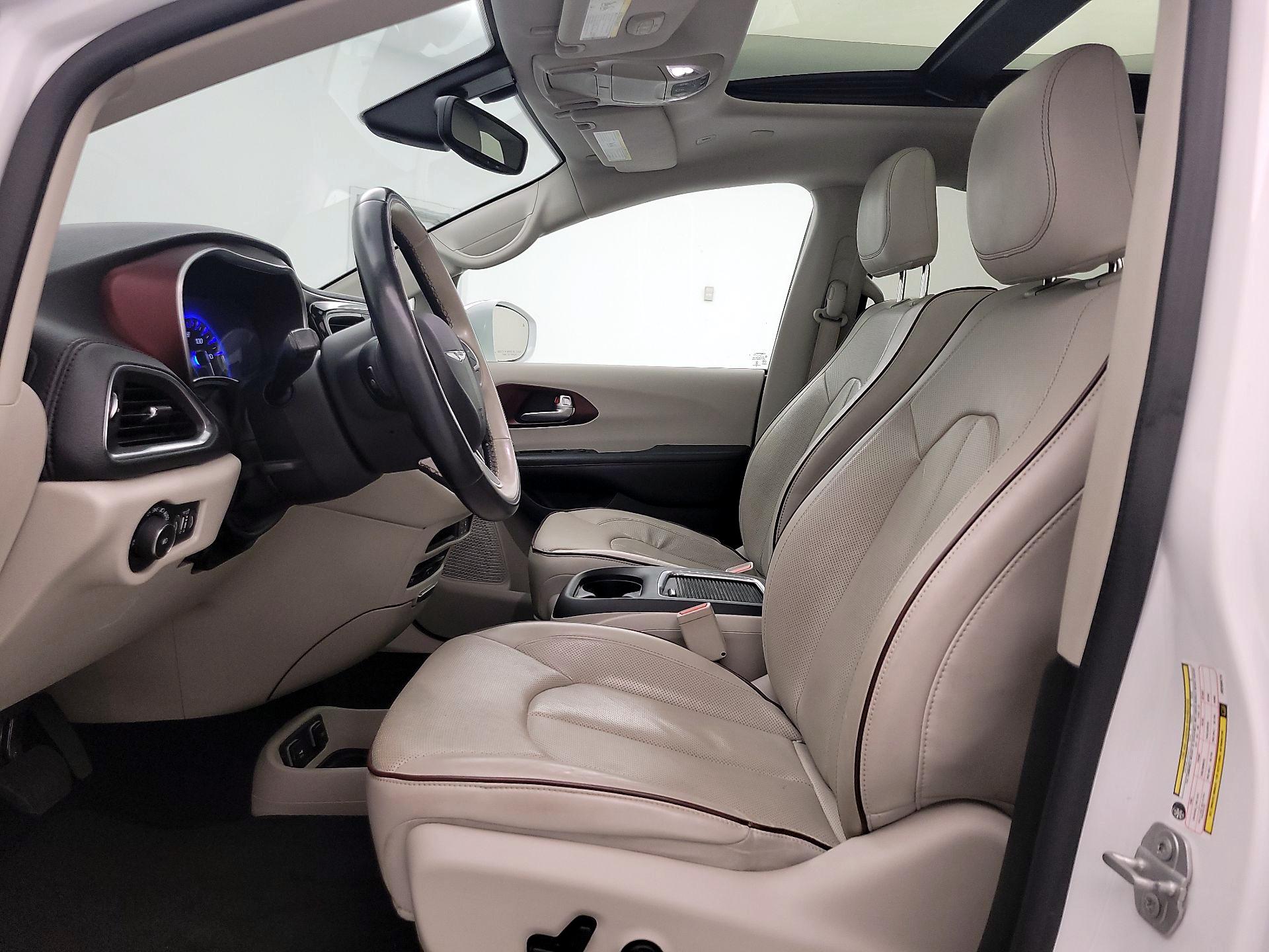 Thumbnail: 2018 Chrysler Pacifica - 11