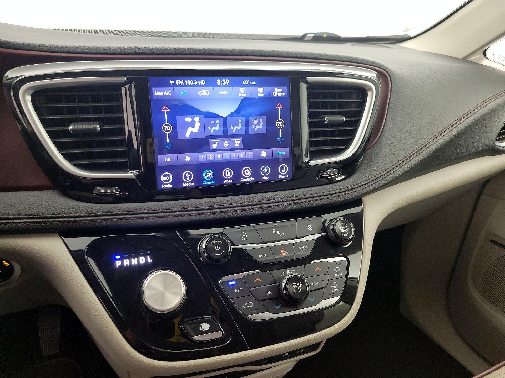 Thumbnail: 2018 Chrysler Pacifica - 17