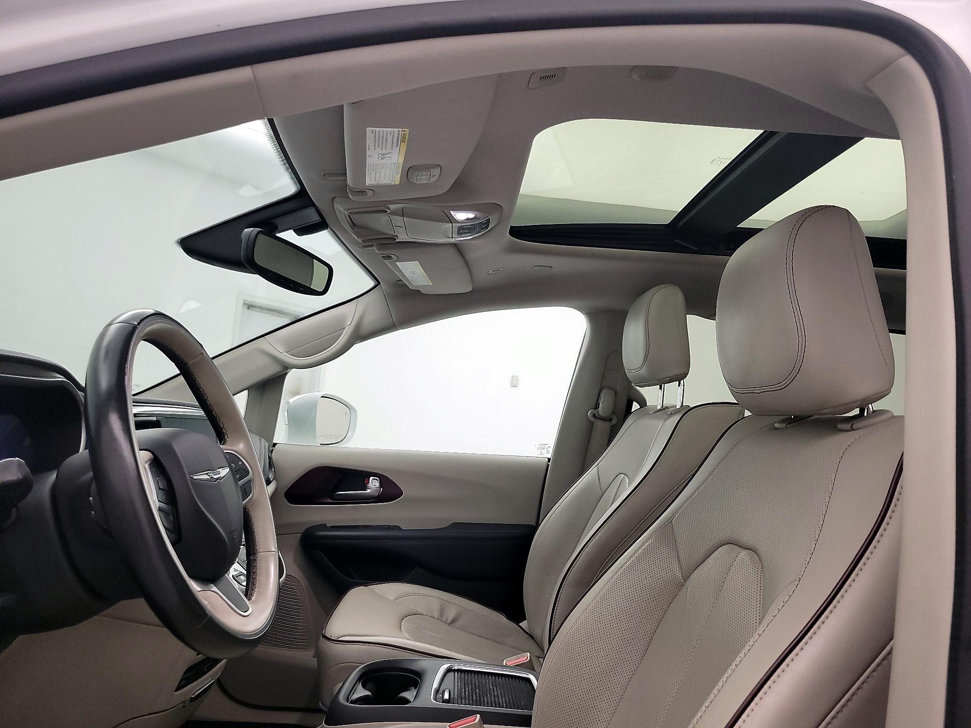 Thumbnail: 2018 Chrysler Pacifica - 20