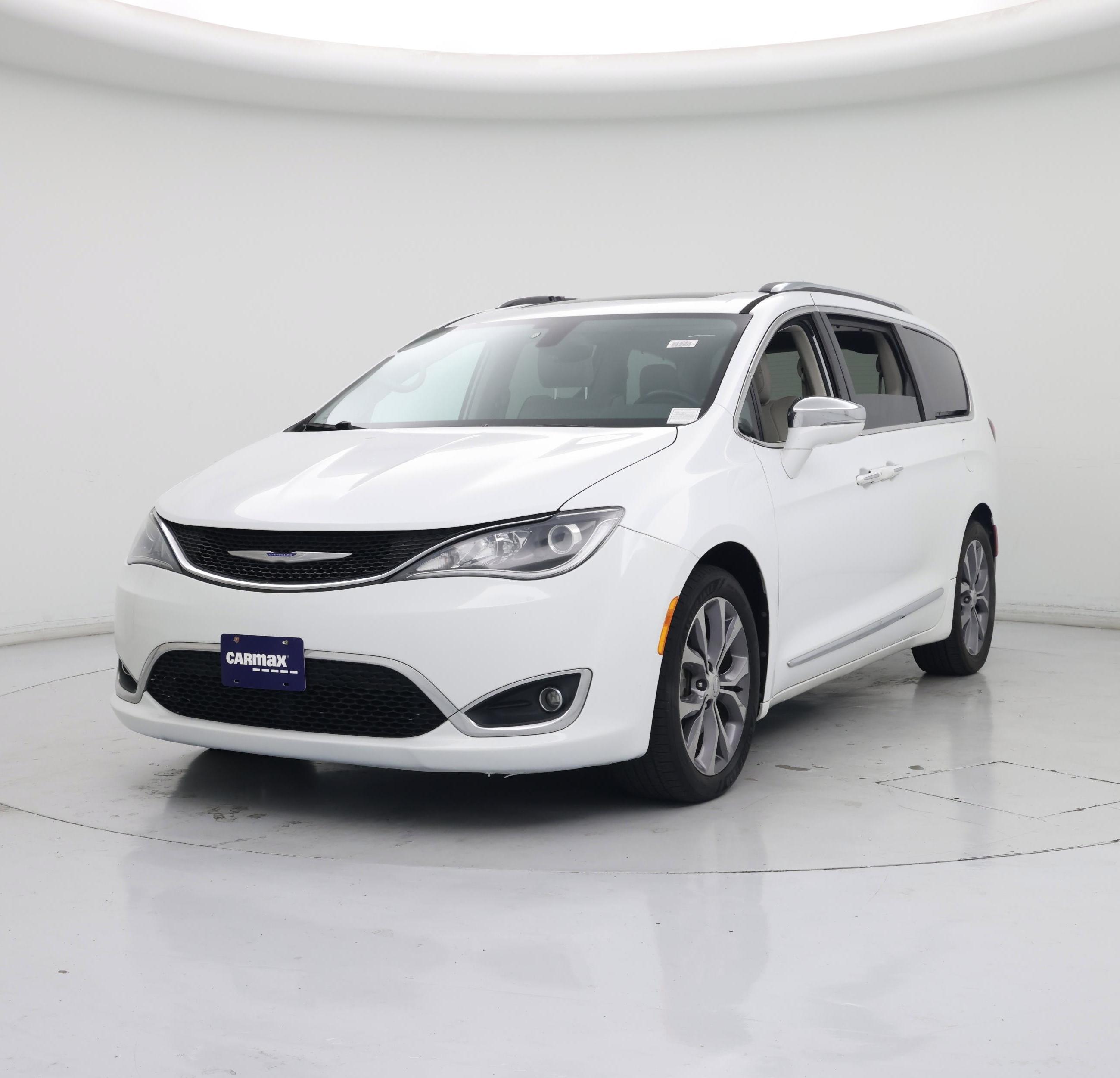 Thumbnail: 2018 Chrysler Pacifica - 4