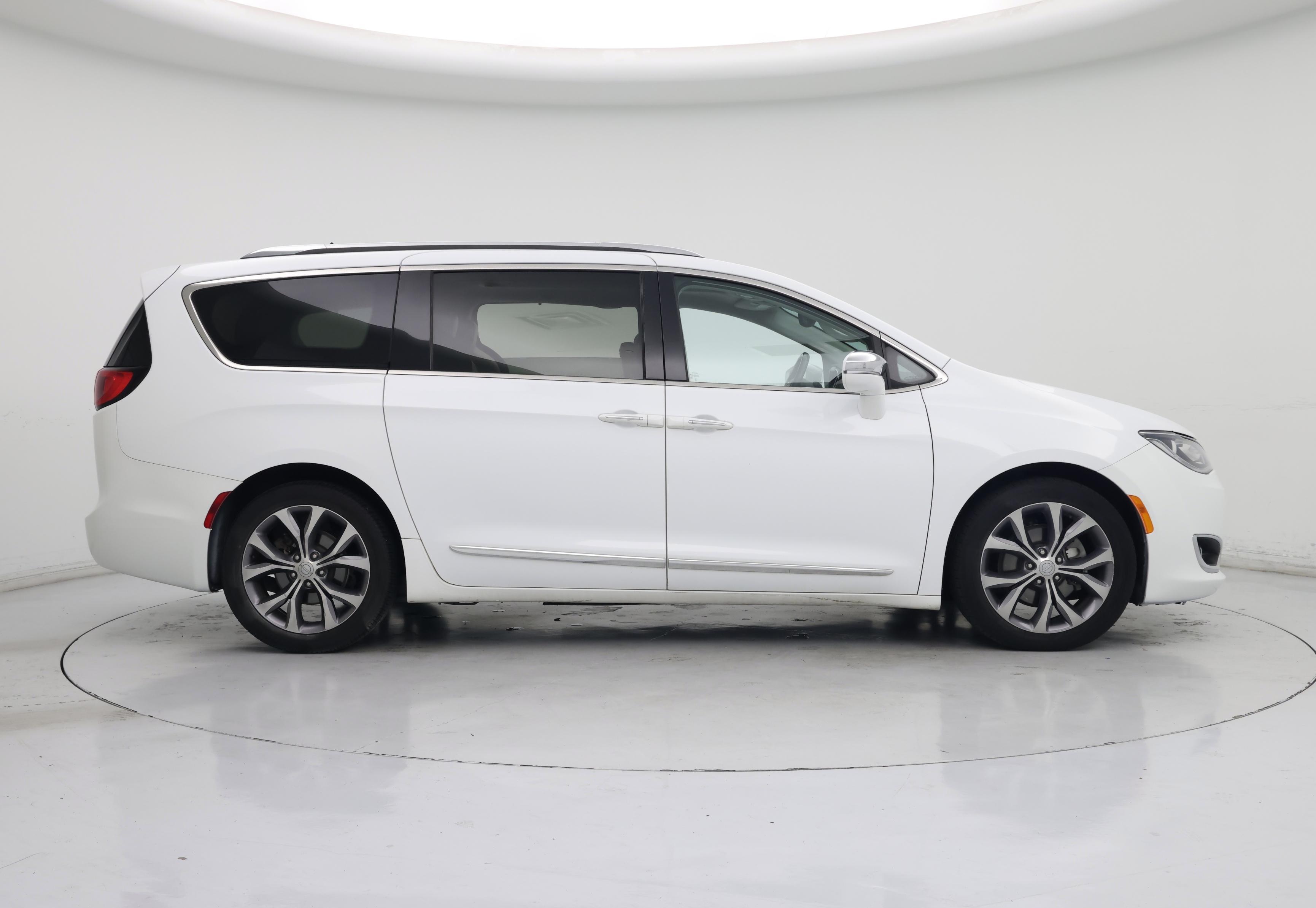 Thumbnail: 2018 Chrysler Pacifica - 7