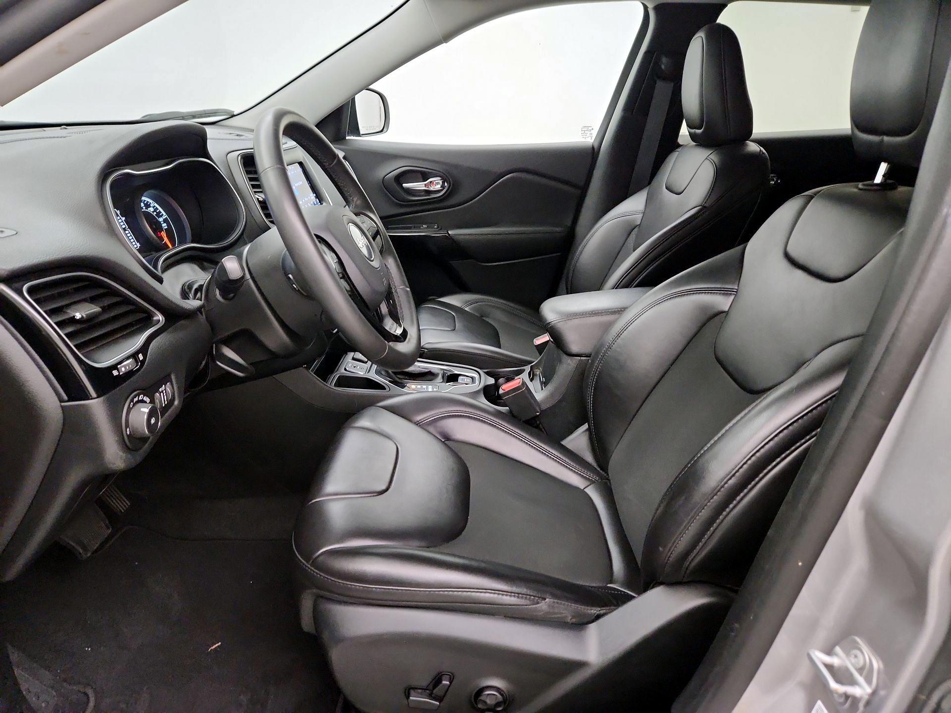 Thumbnail: 2020 Jeep Cherokee - 11