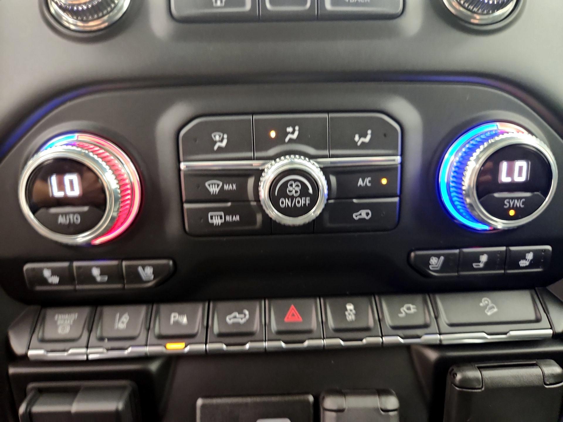 Thumbnail: 2020 GMC Sierra 3500 - 17