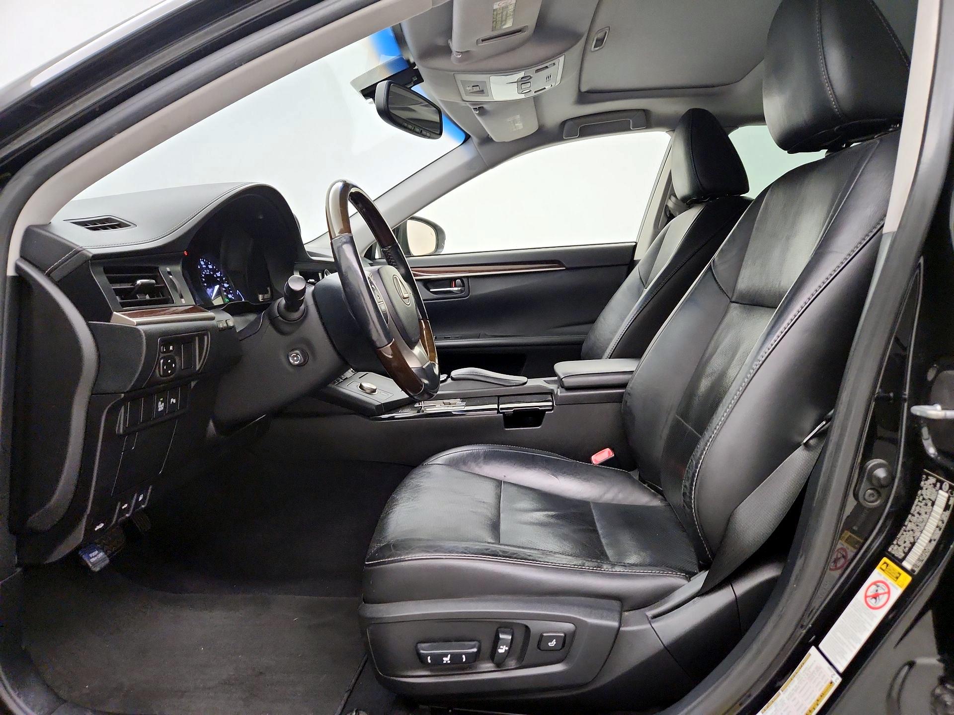 Thumbnail: 2013 Lexus ES - 11