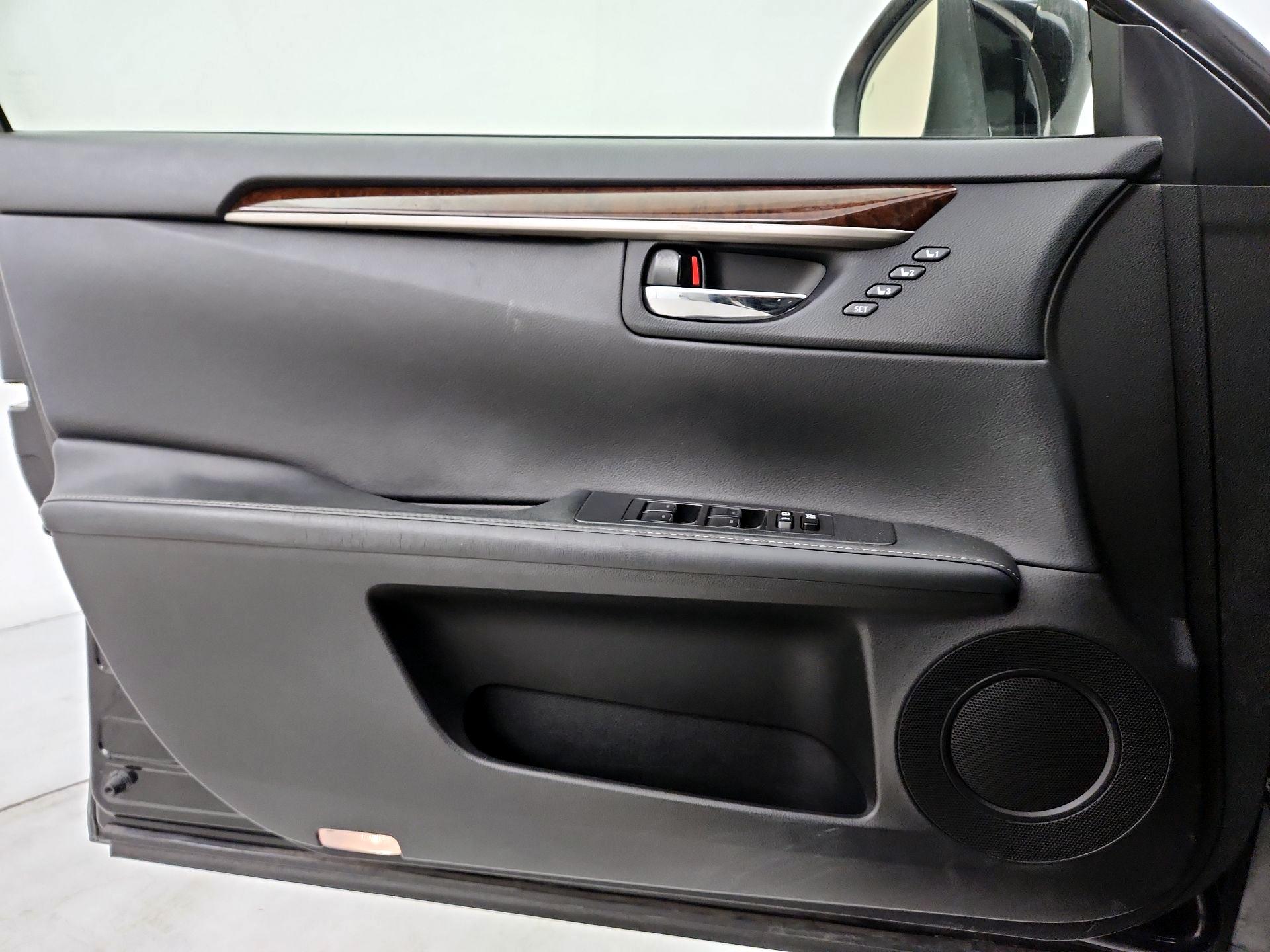 Thumbnail: 2013 Lexus ES - 12
