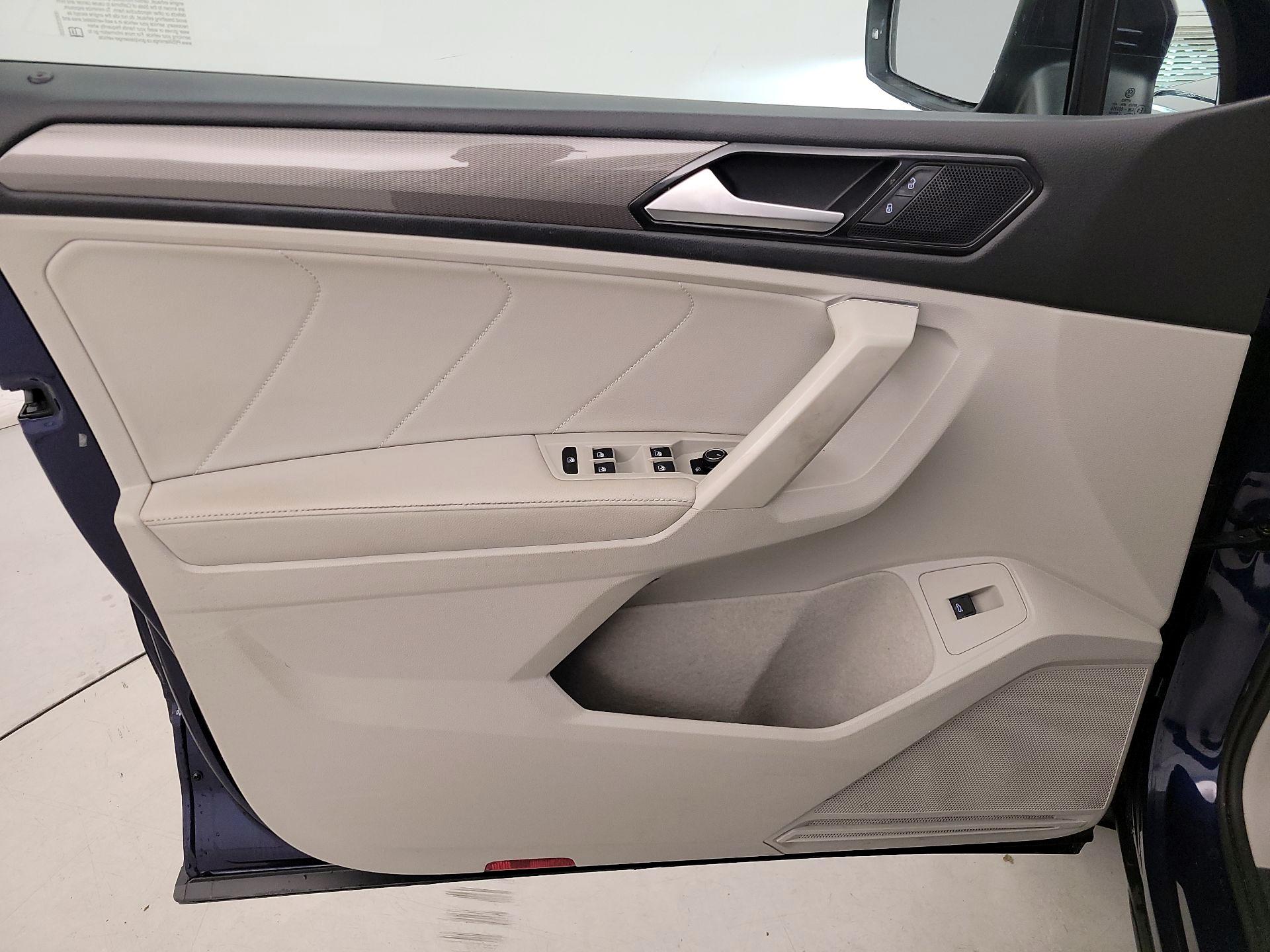 Thumbnail: 2022 Volkswagen Tiguan - 12