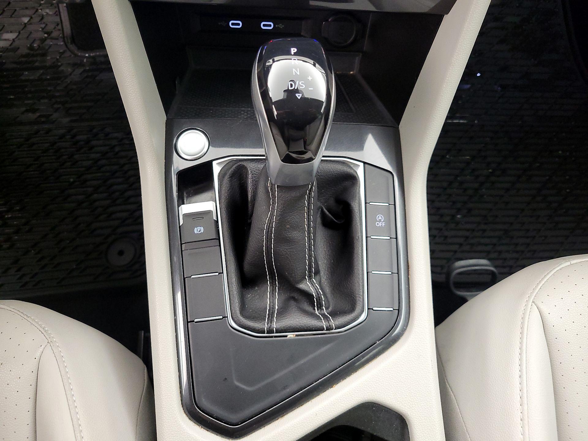 Thumbnail: 2022 Volkswagen Tiguan - 17