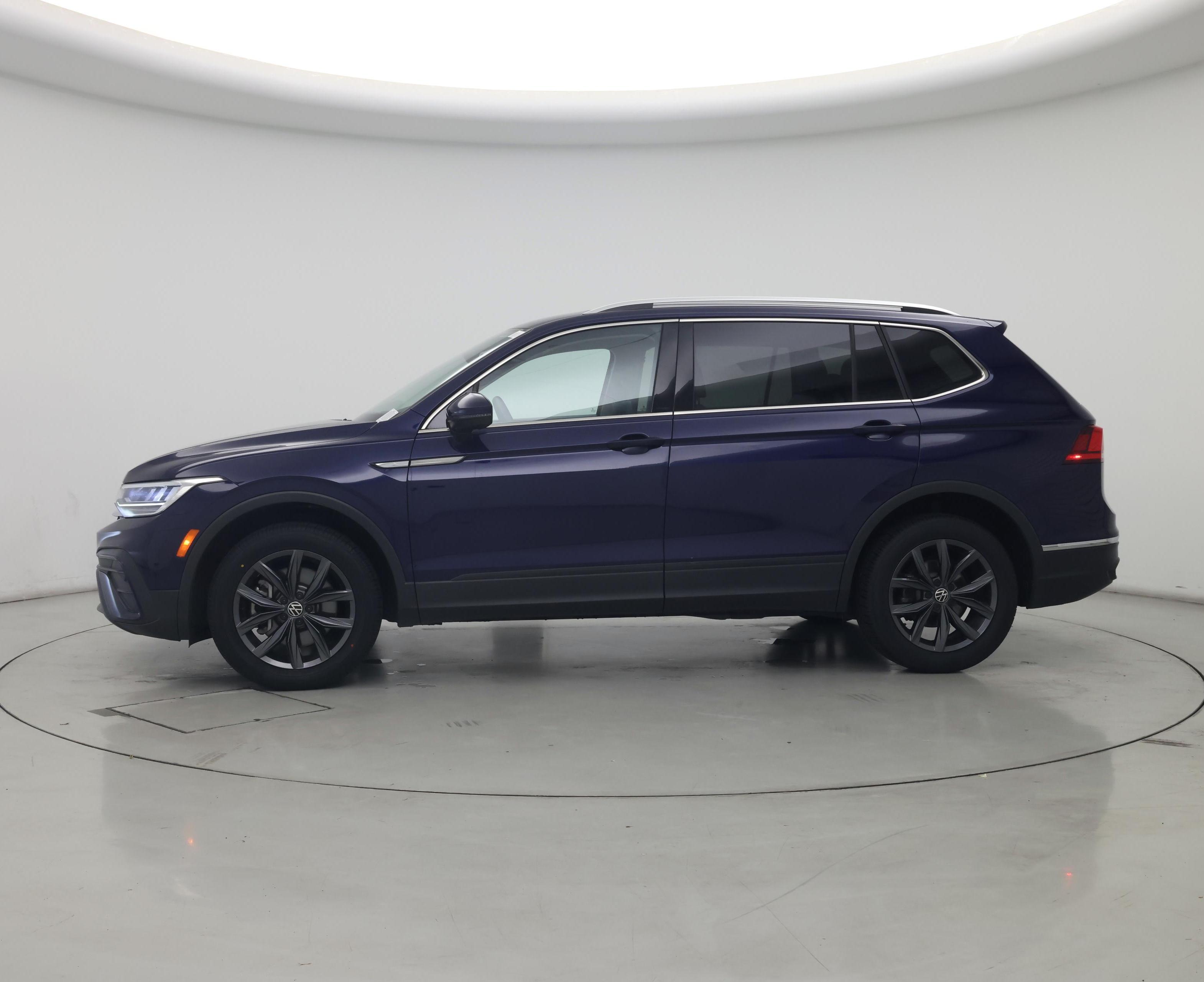 Thumbnail: 2022 Volkswagen Tiguan - 3