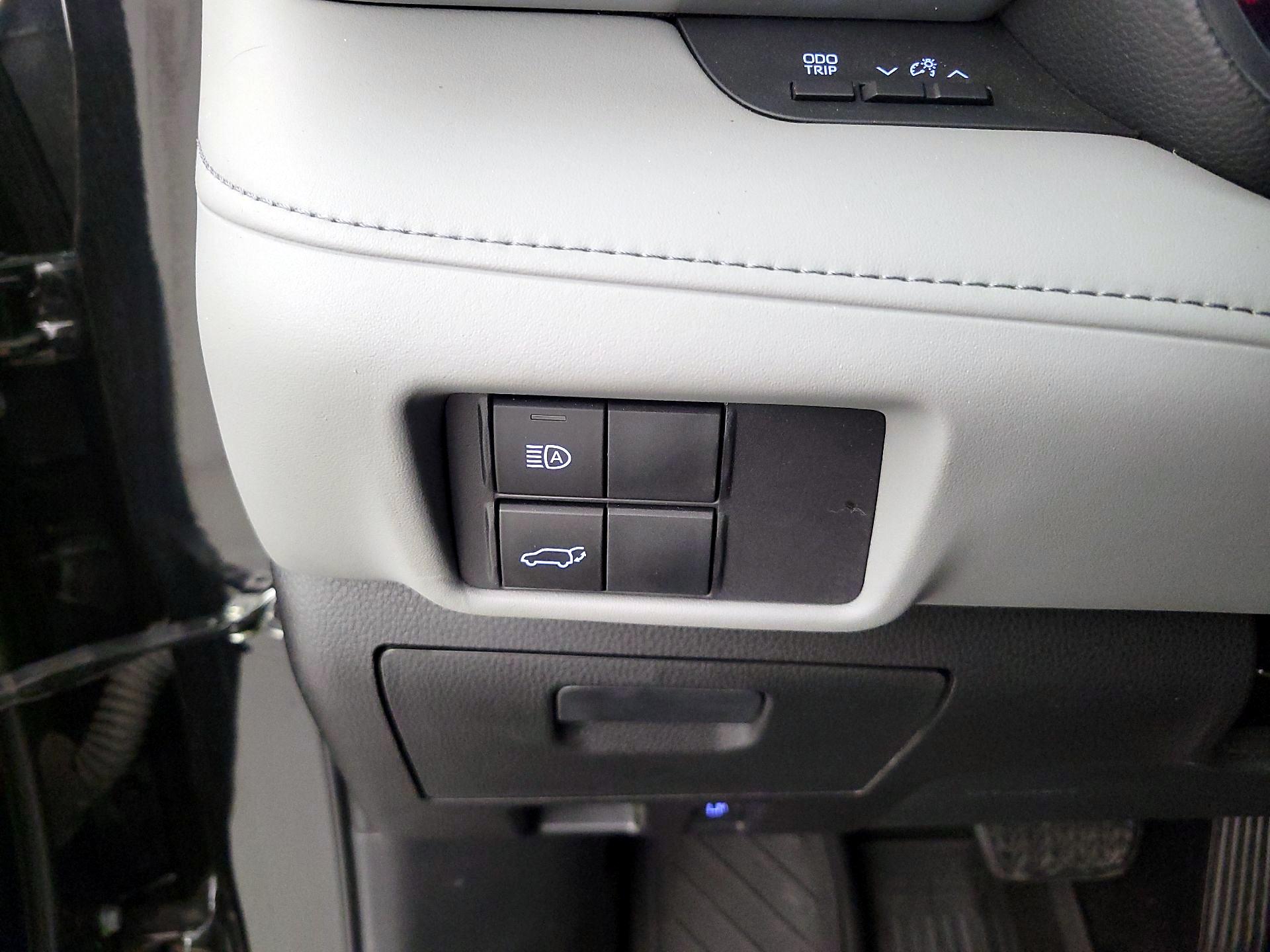 Thumbnail: 2022 Toyota Highlander - 13