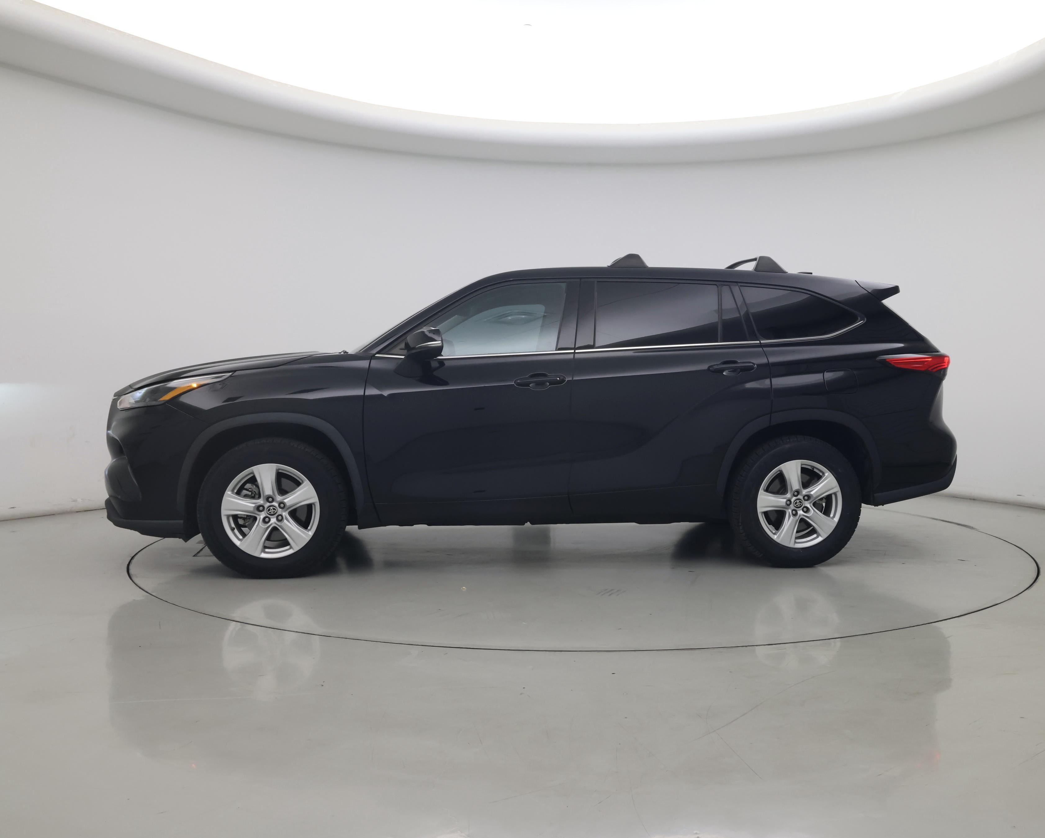 Thumbnail: 2022 Toyota Highlander - 3