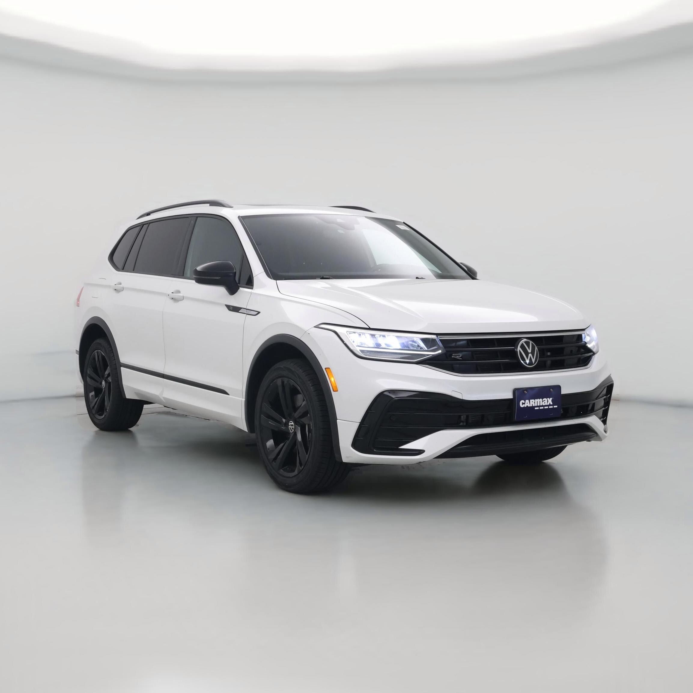 Thumbnail: 2023 Volkswagen Tiguan - 1