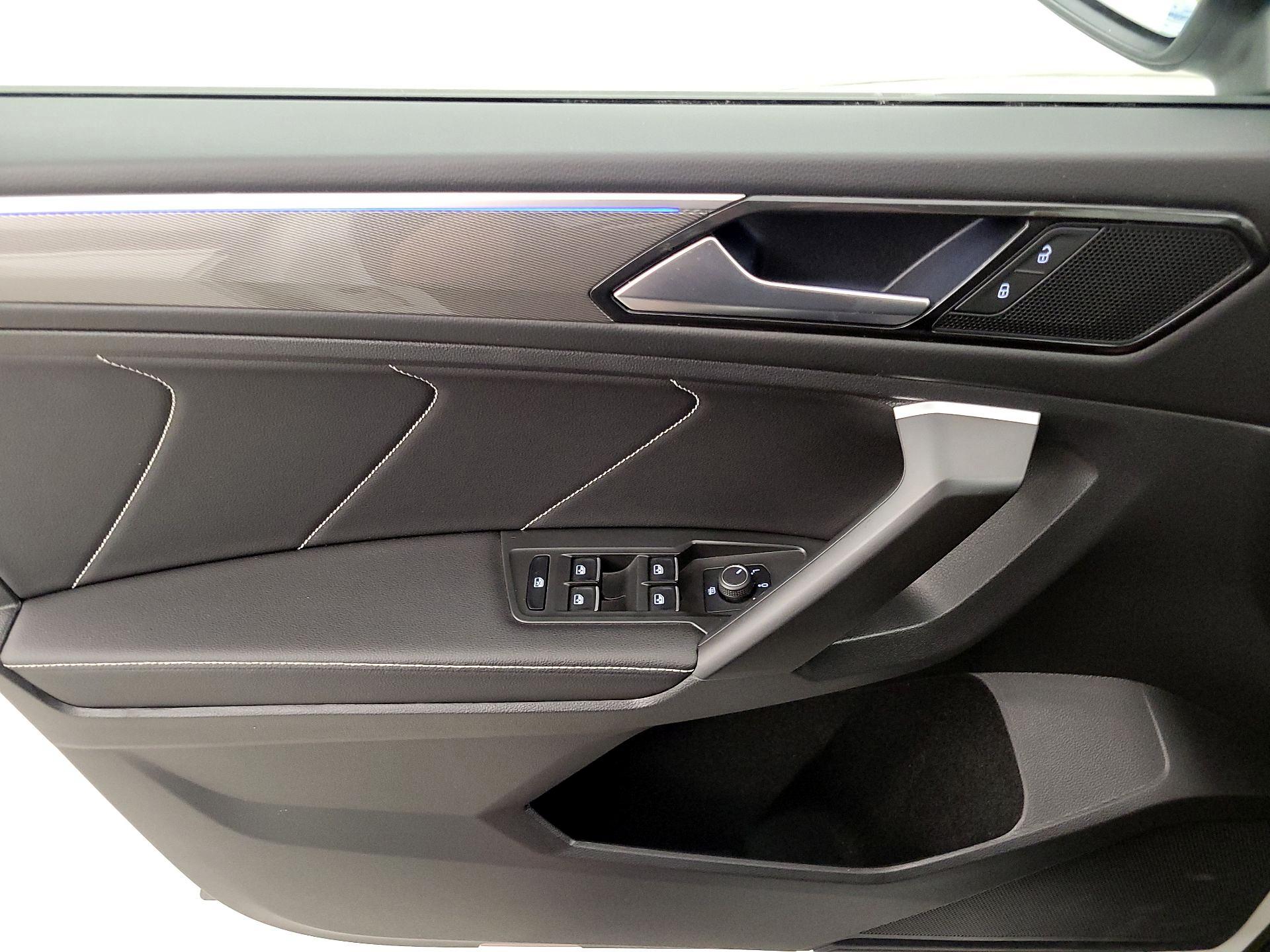 Thumbnail: 2023 Volkswagen Tiguan - 12