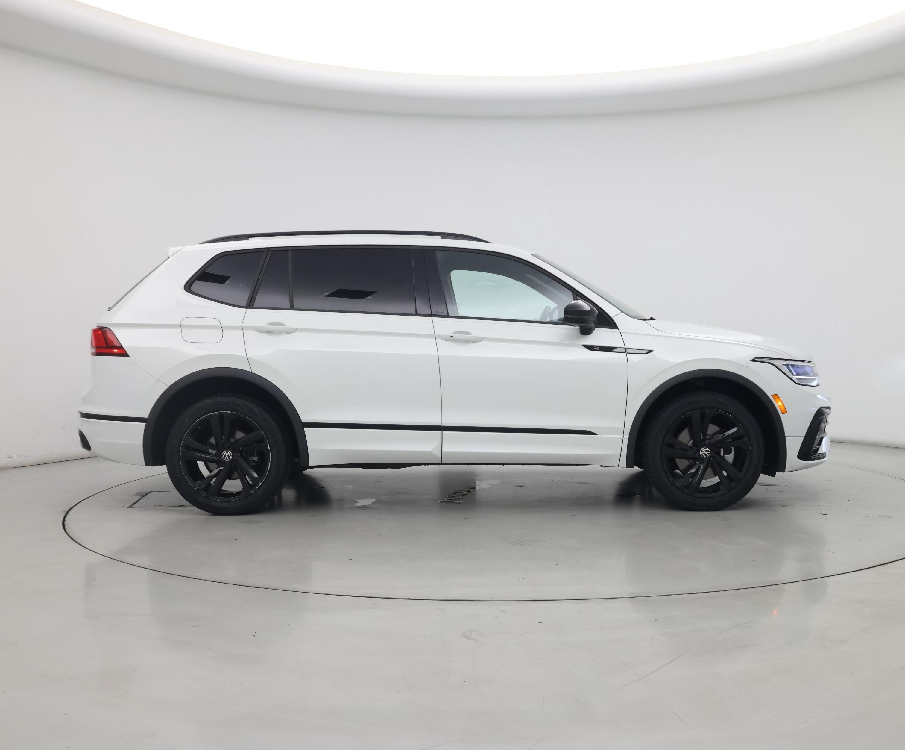 Thumbnail: 2023 Volkswagen Tiguan - 7